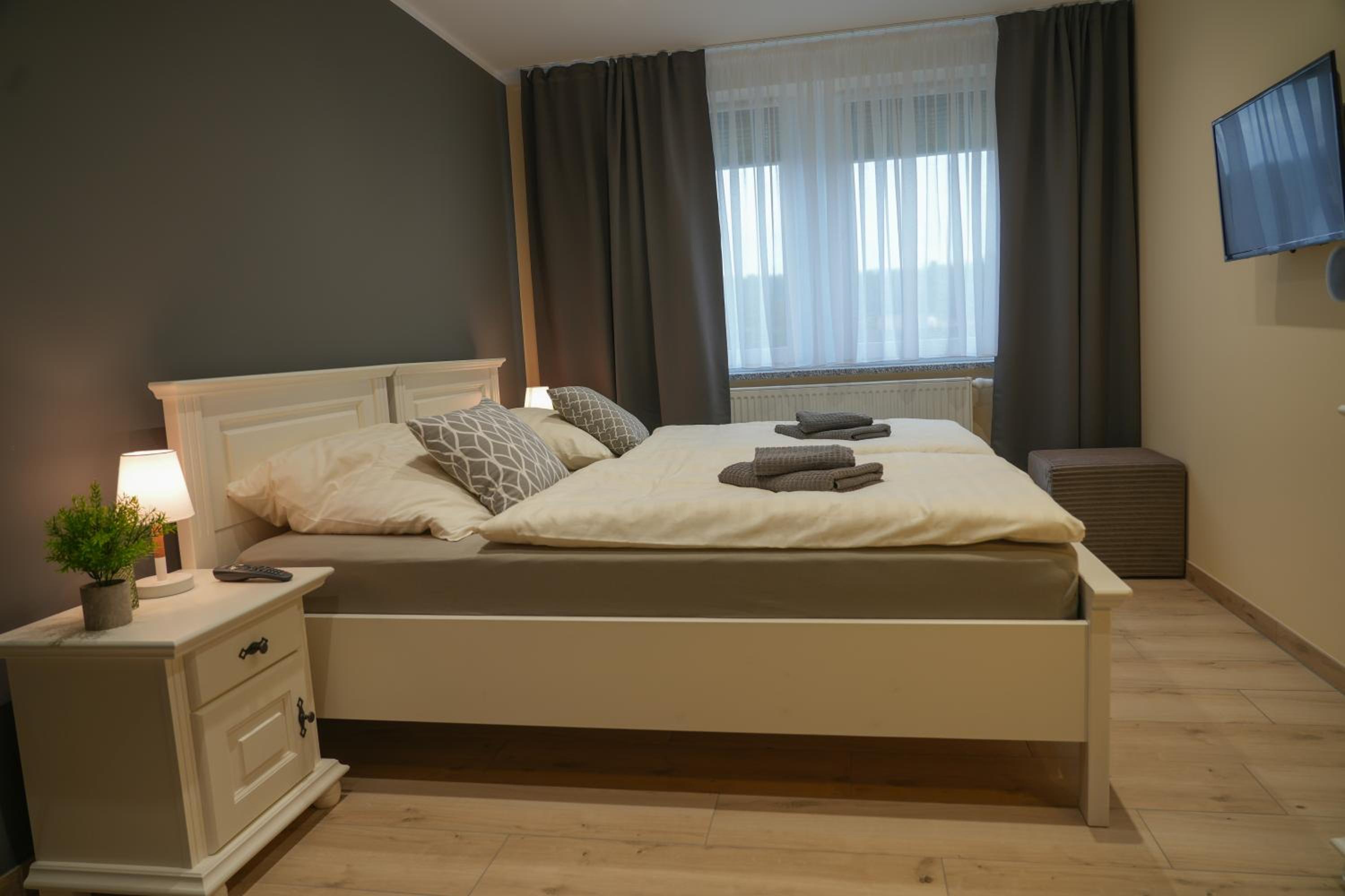 Budget Double Room - Photo 8