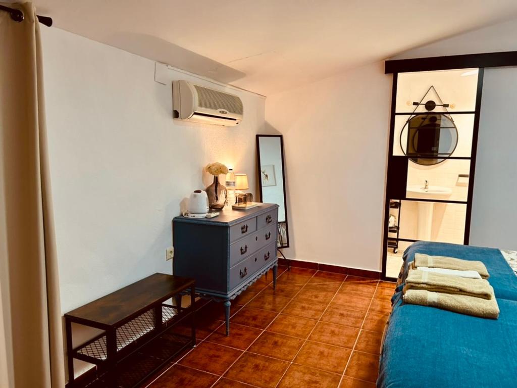 Twin Room with Extra Bed photo 2