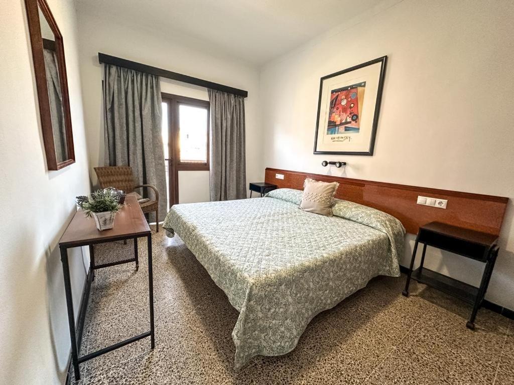 Double Room with Balcony - Photo 7