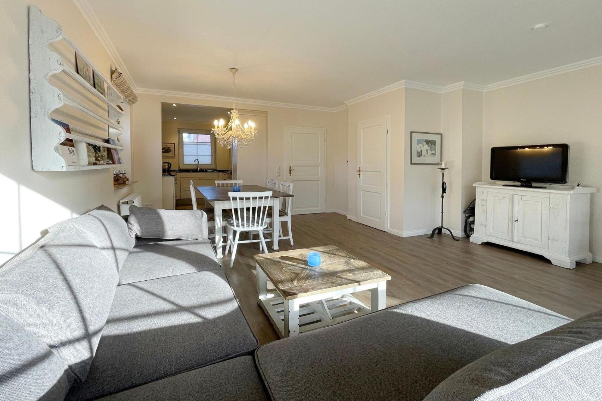 Three-Bedroom House photo 3