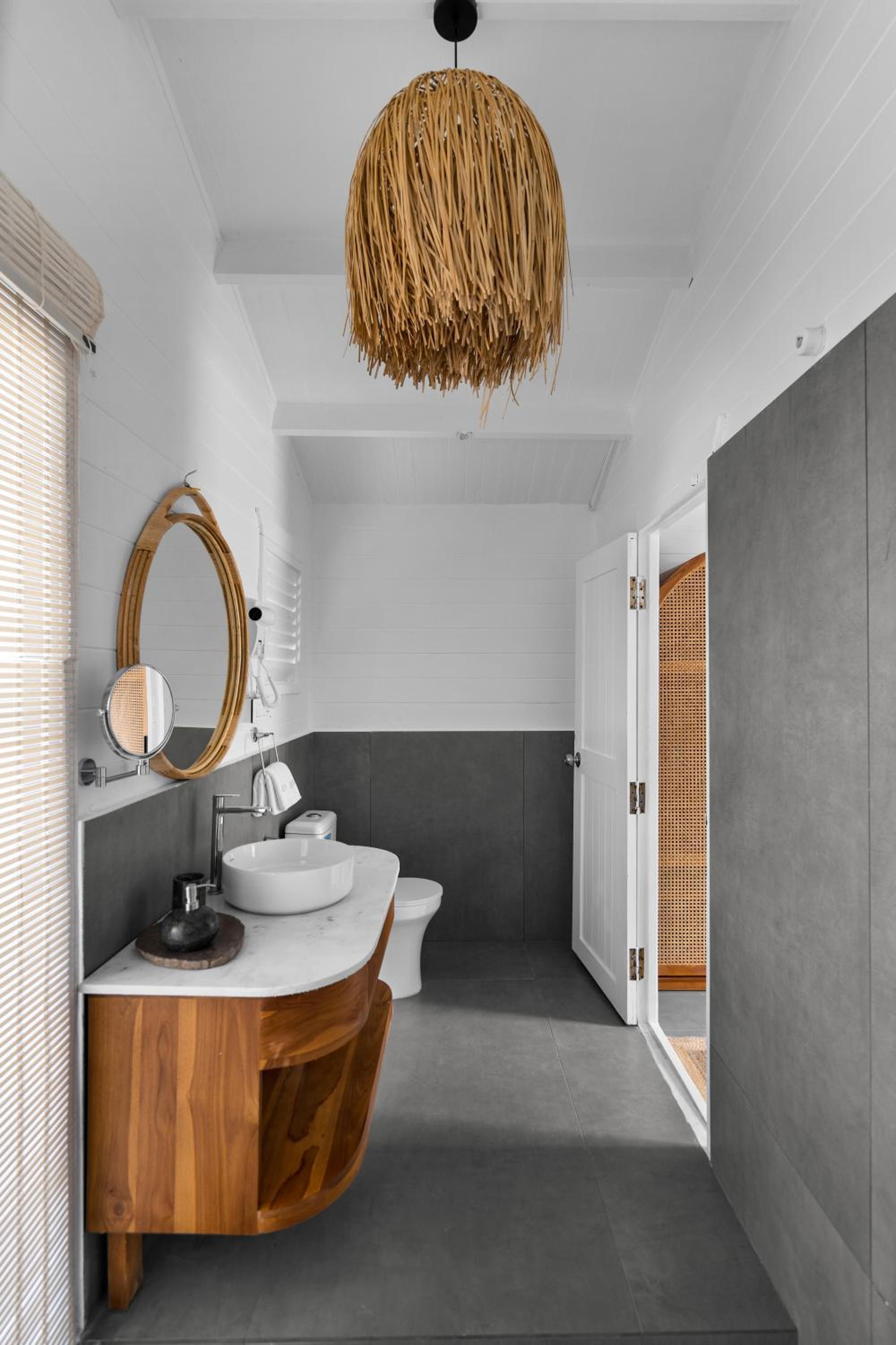 Jaunty Jacuzzi Villa - Photo 5