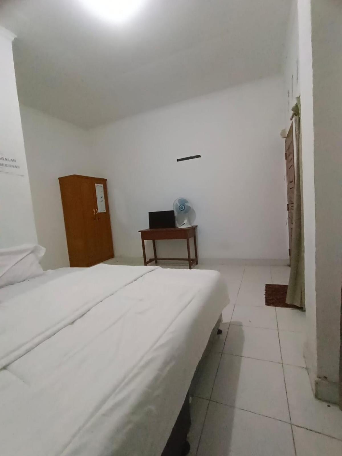 Budget Double Room photo 3