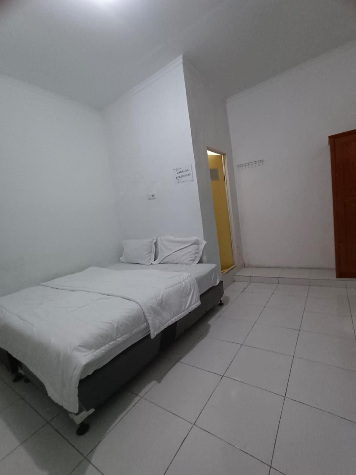 Budget Double Room photo 2