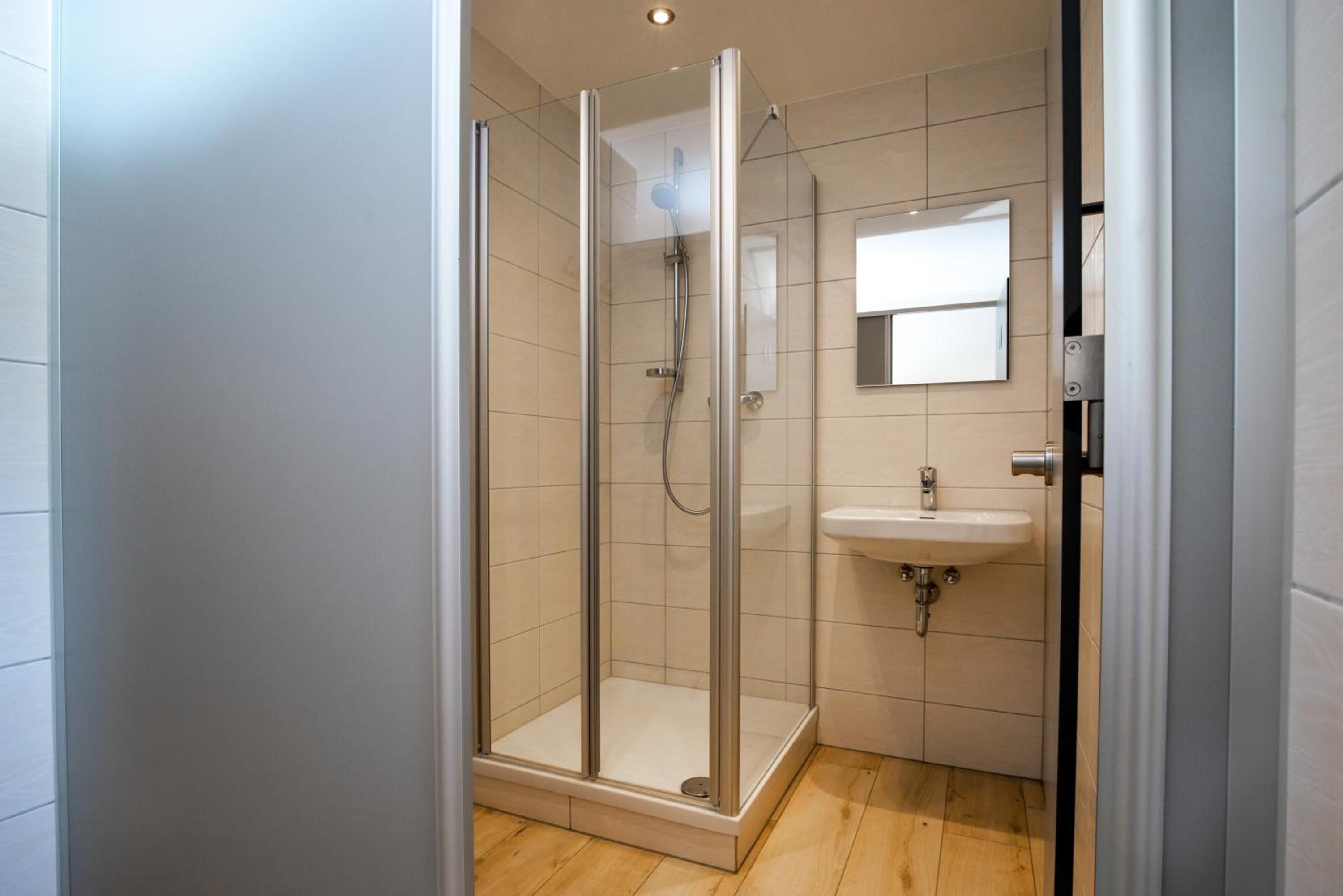 Budget Double Room - Photo 2