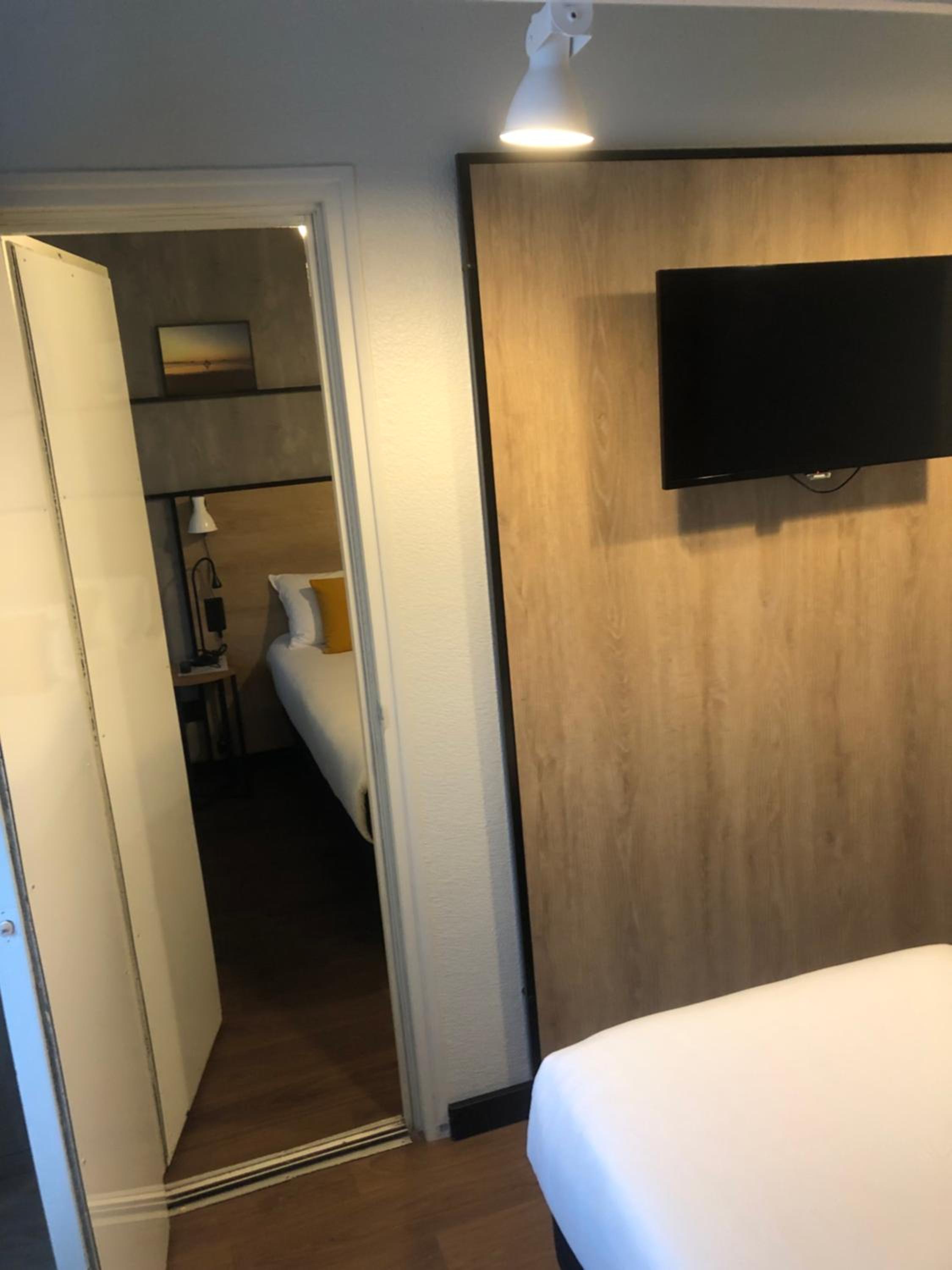 Two Connecting Double Rooms - Photo 6