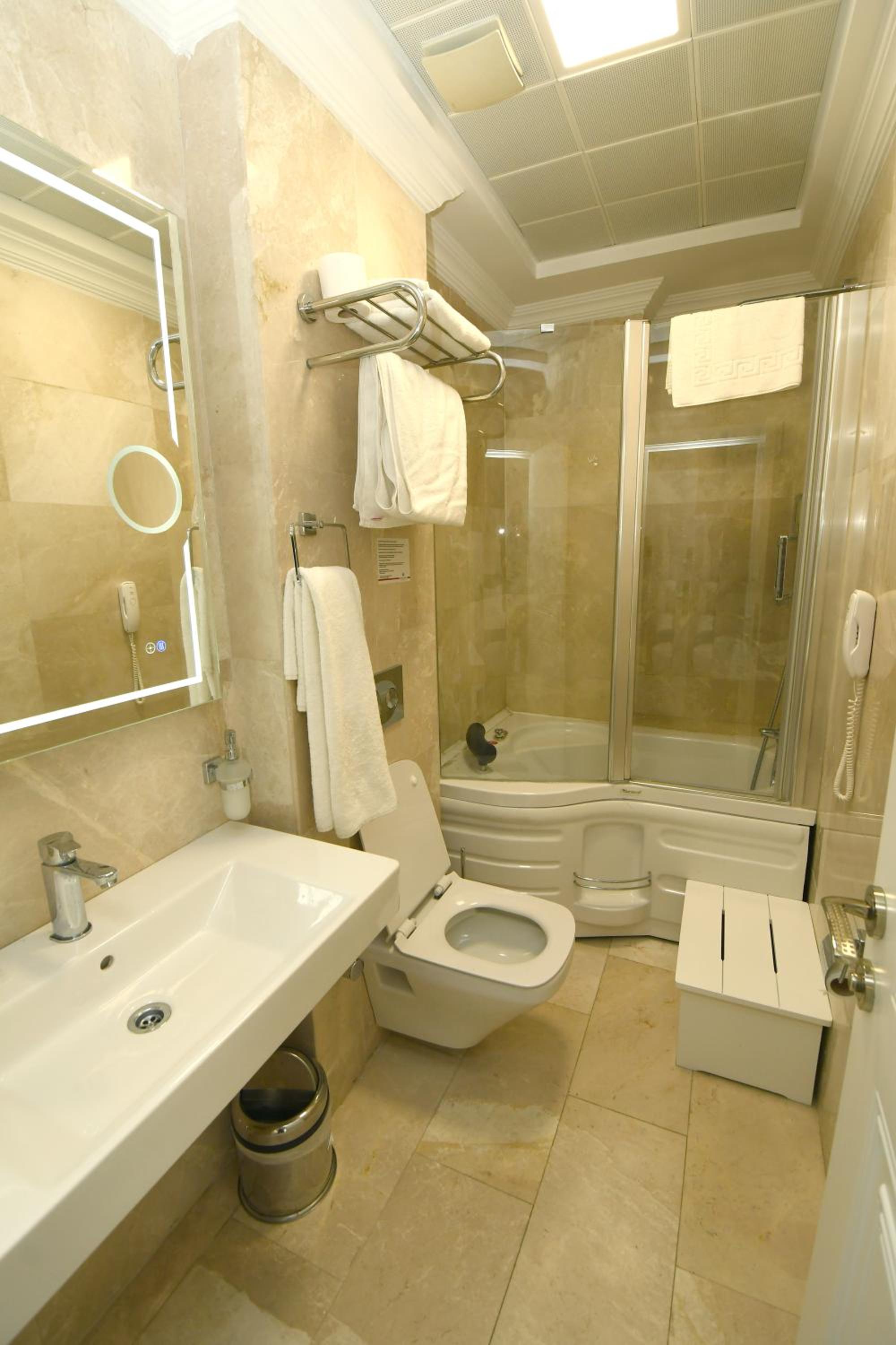 Deluxe Triple Room photo 2