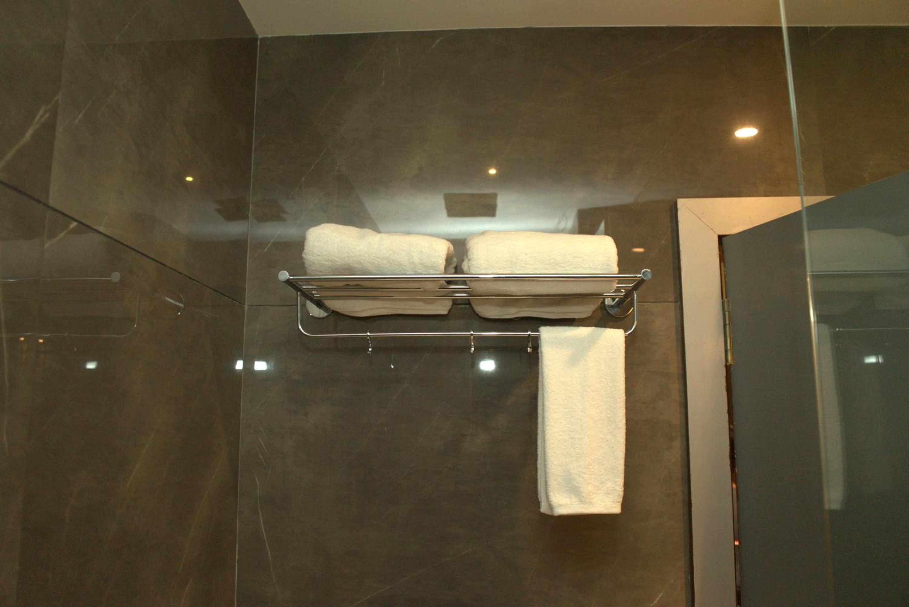 Double or Twin Room - Photo 4