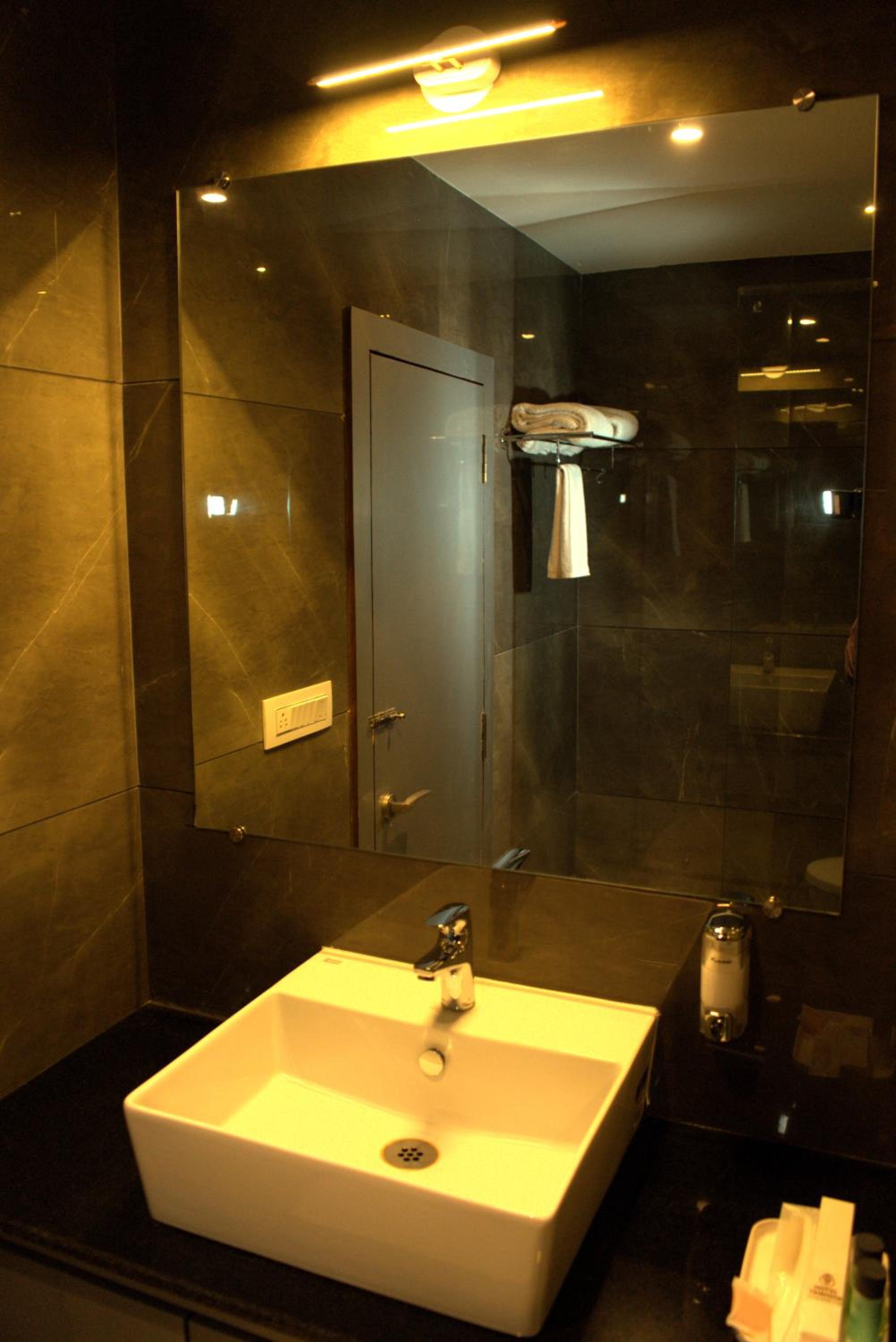 Double or Twin Room - Photo 3