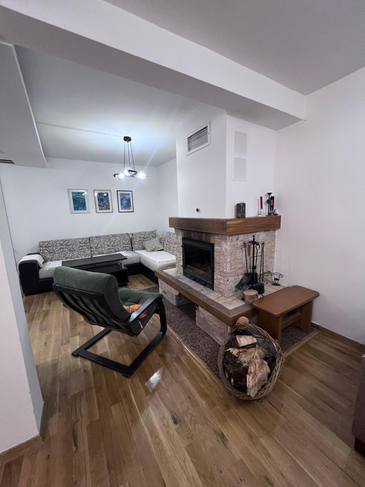 One-Bedroom Apartment photo 3