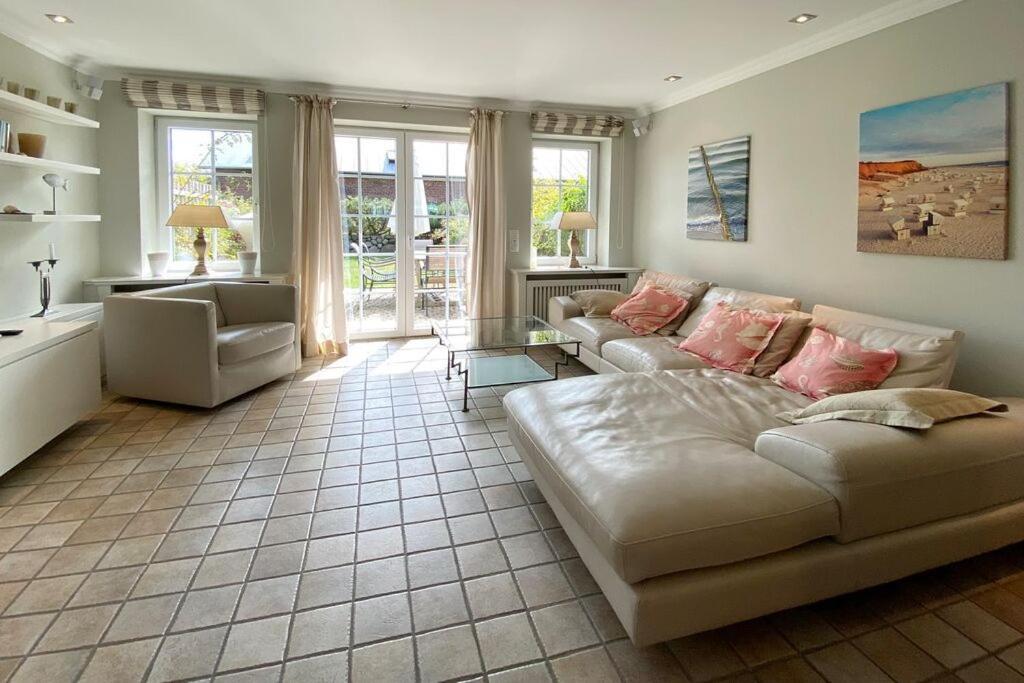 Three-Bedroom House photo 1