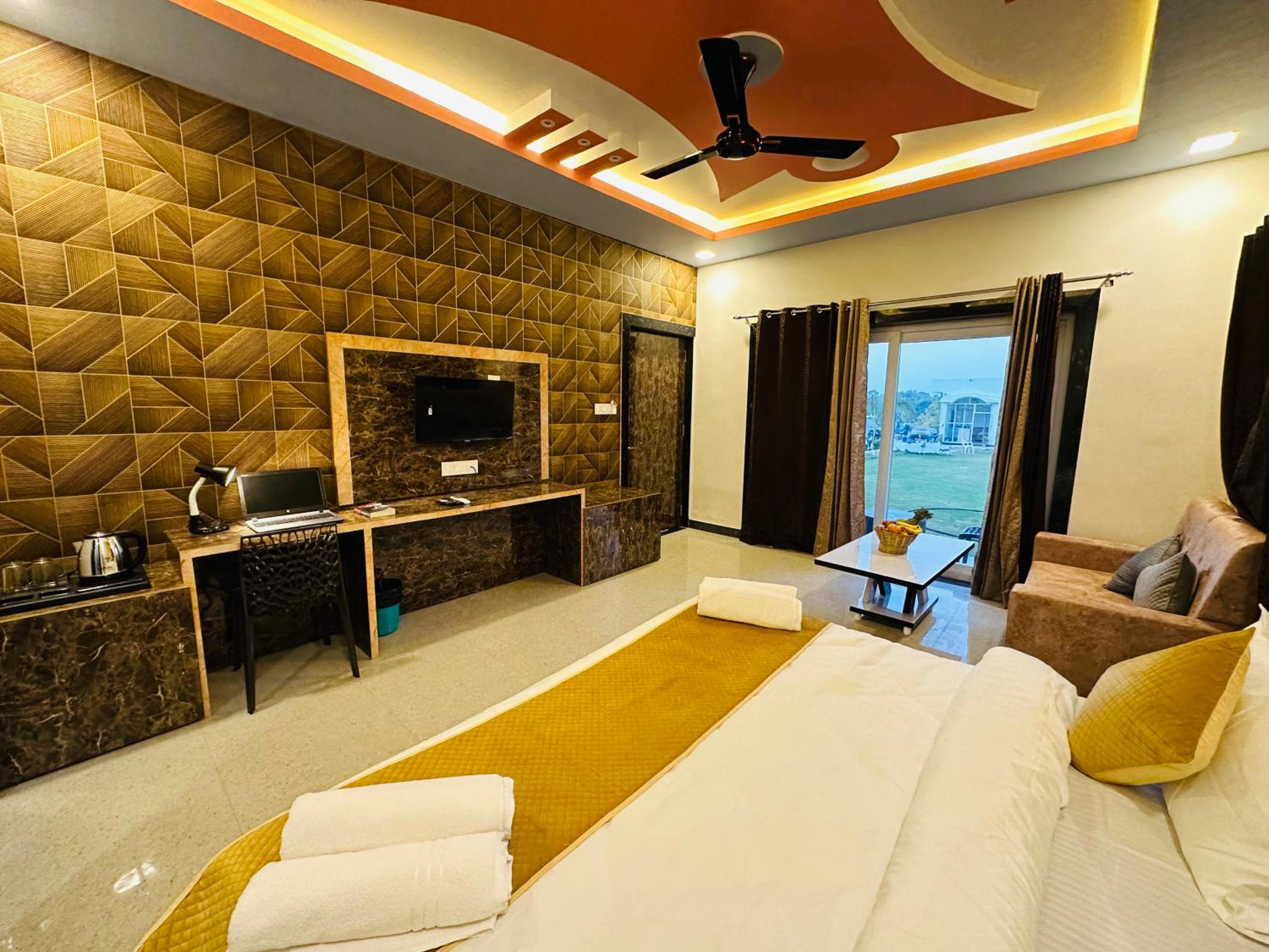 Deluxe Room - Photo 2
