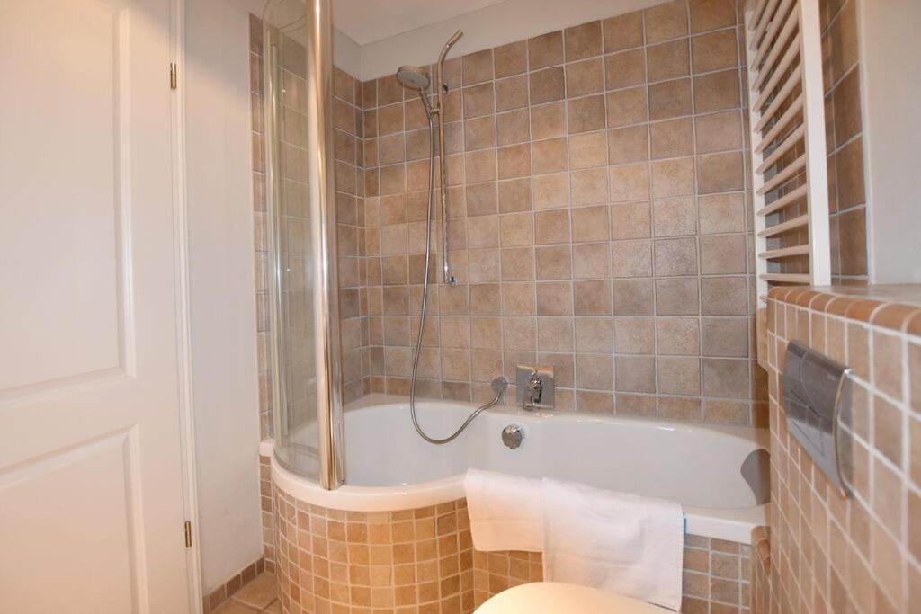 Three-Bedroom House photo 3