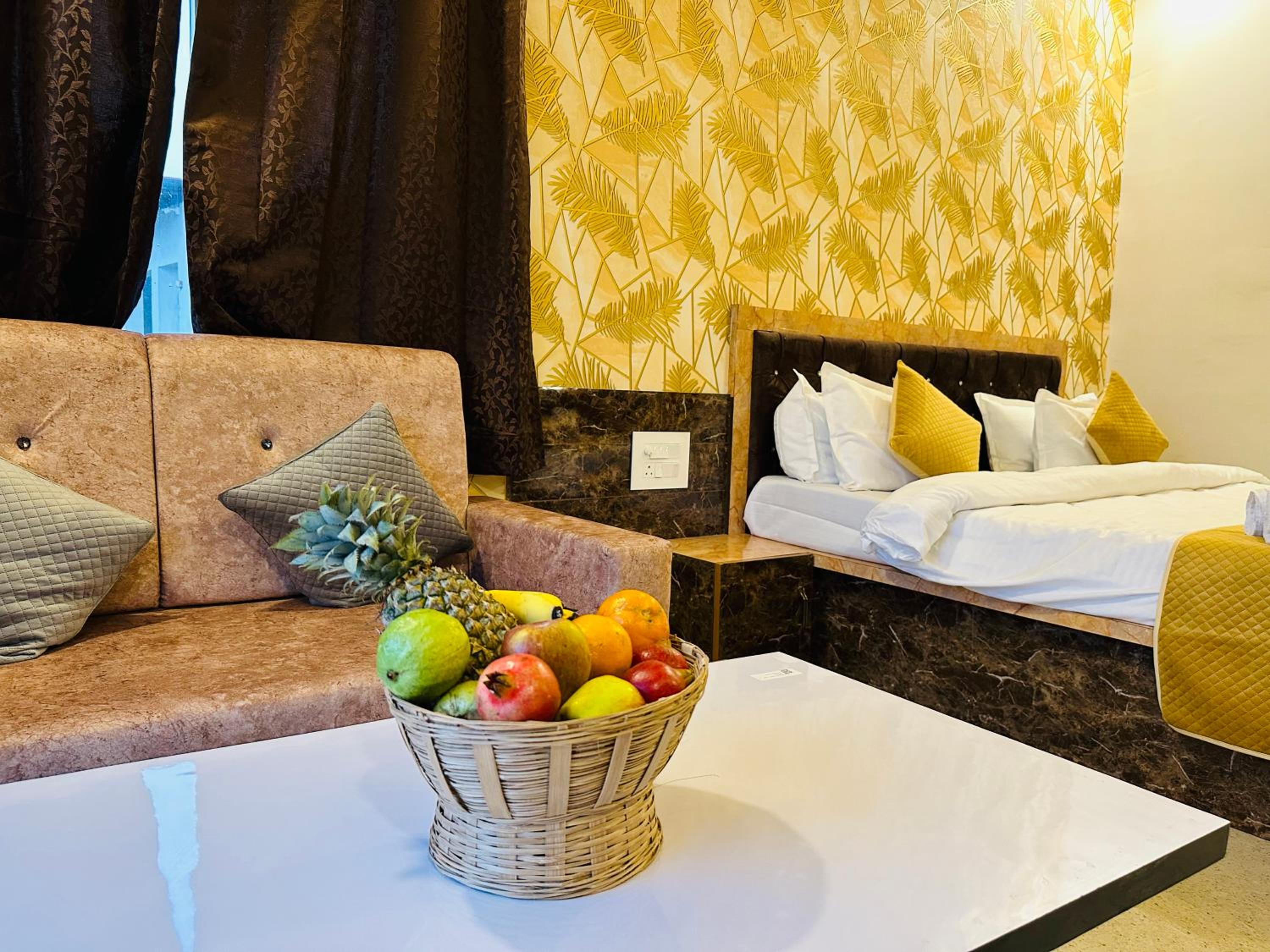 Deluxe Room - Photo 12