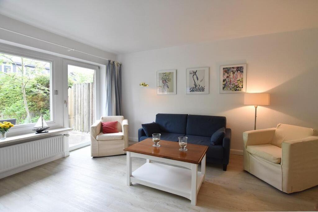 Three-Bedroom House photo 3