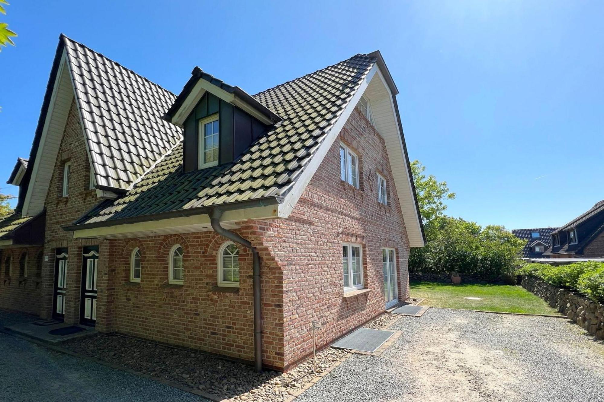 Four-Bedroom House photo 2