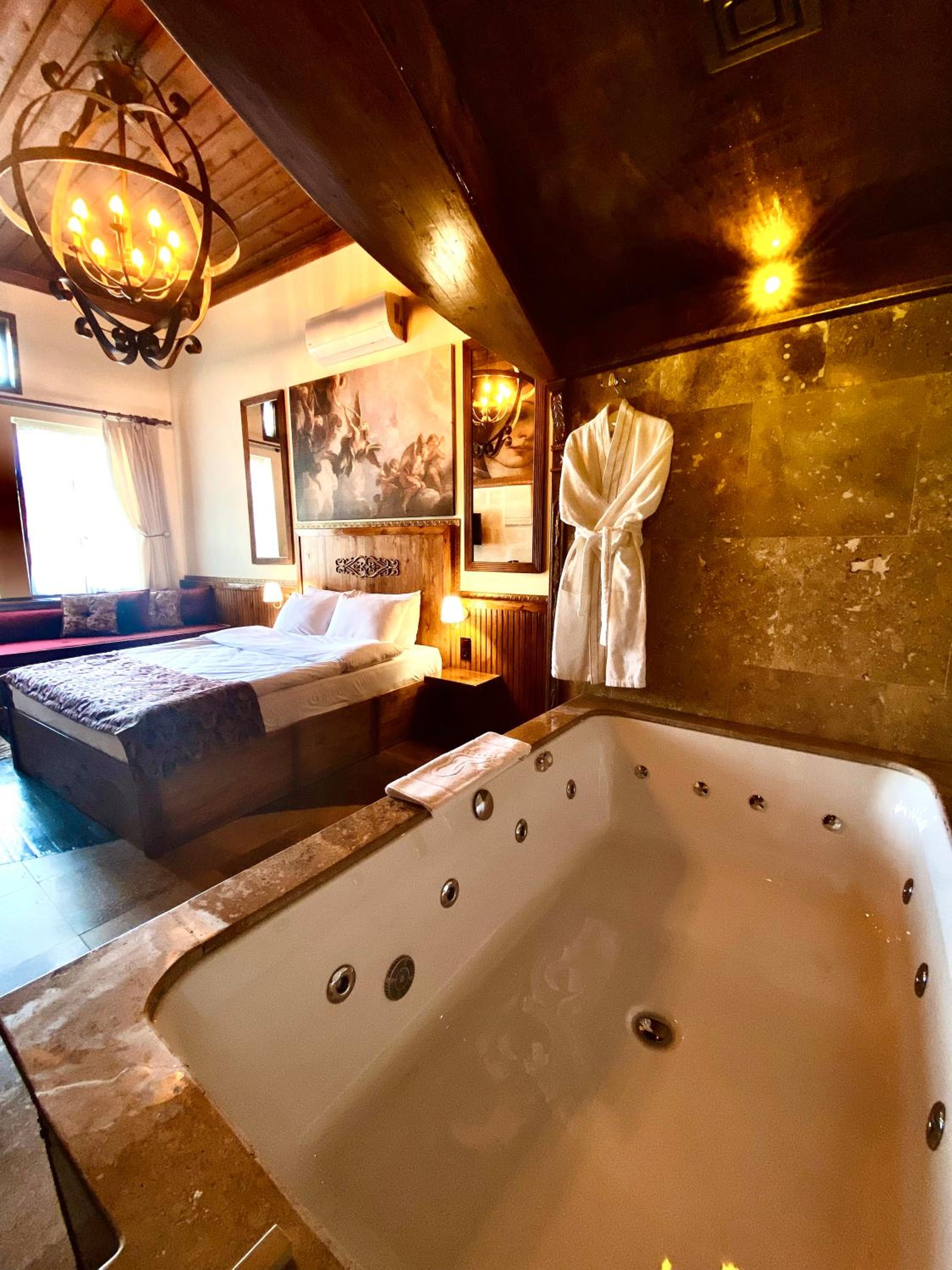 Deluxe Room - Photo 6
