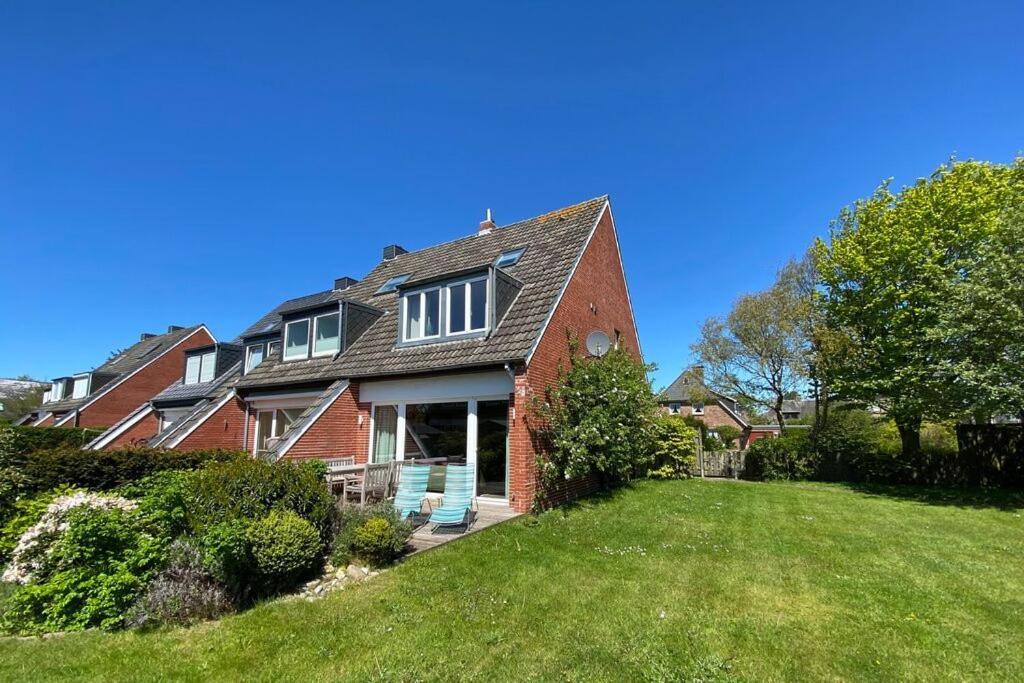 Three-Bedroom House photo 2