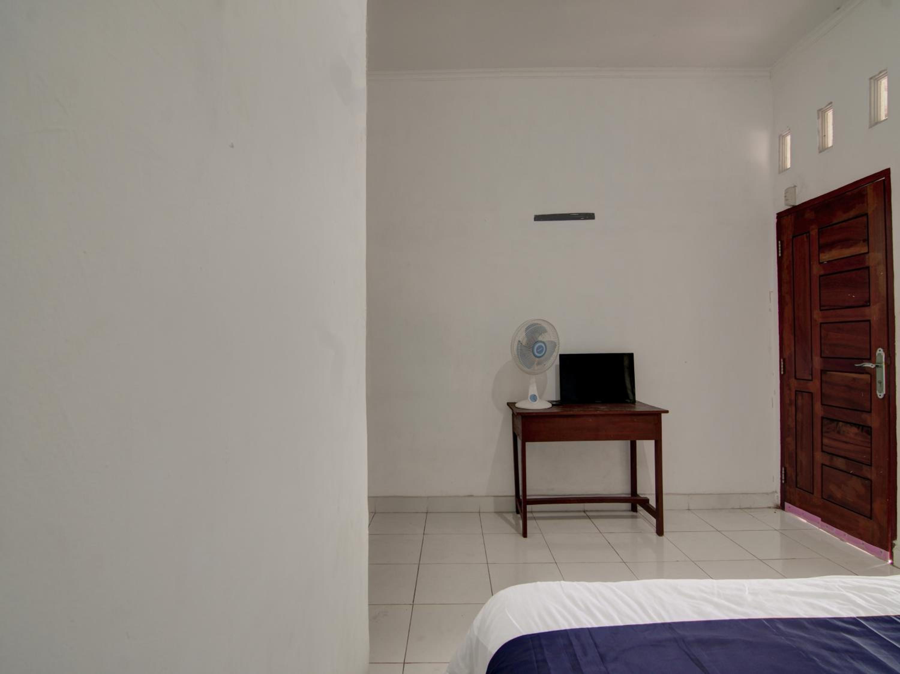 Budget Double Room photo 2
