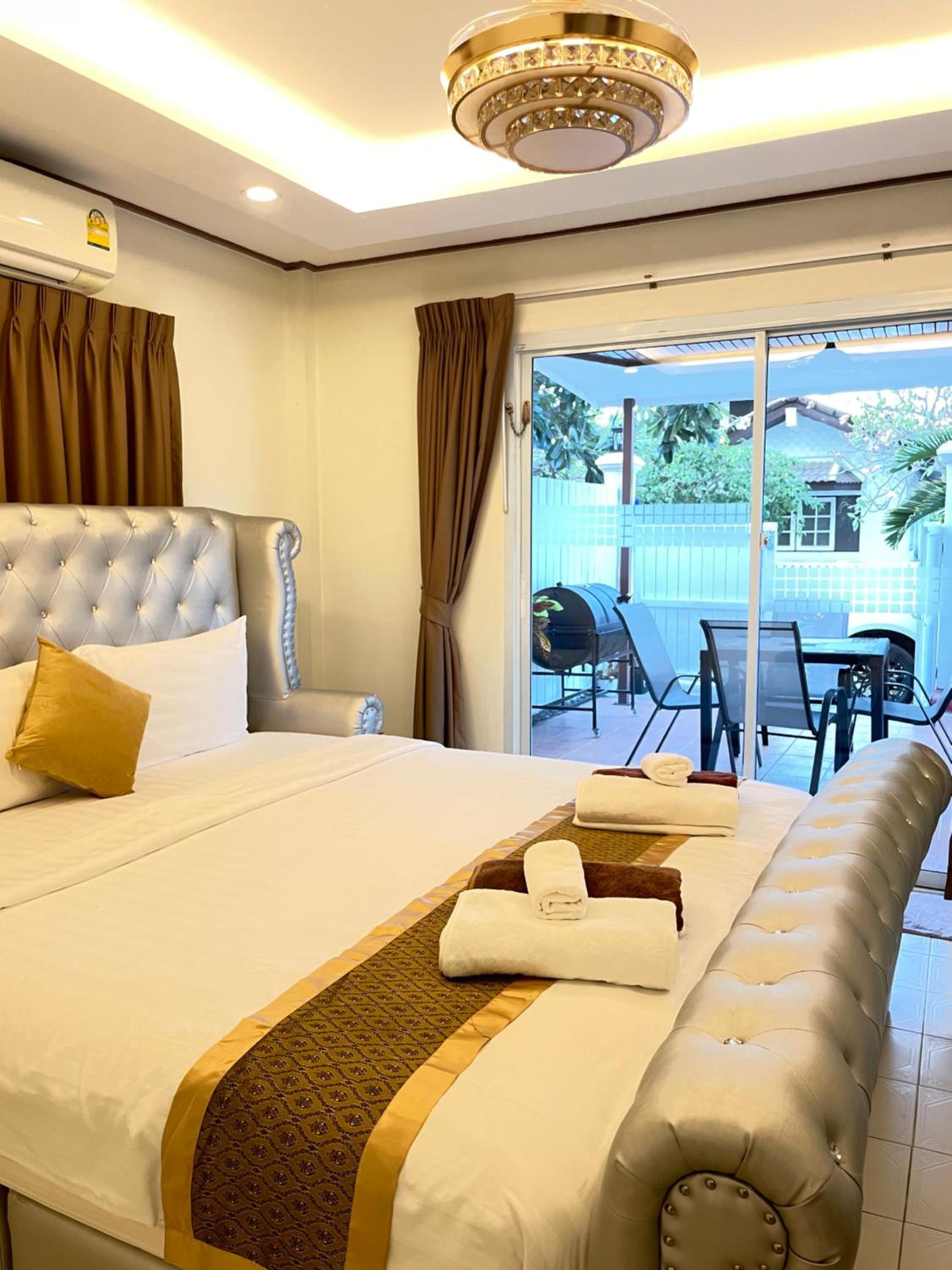Villa photo 1
