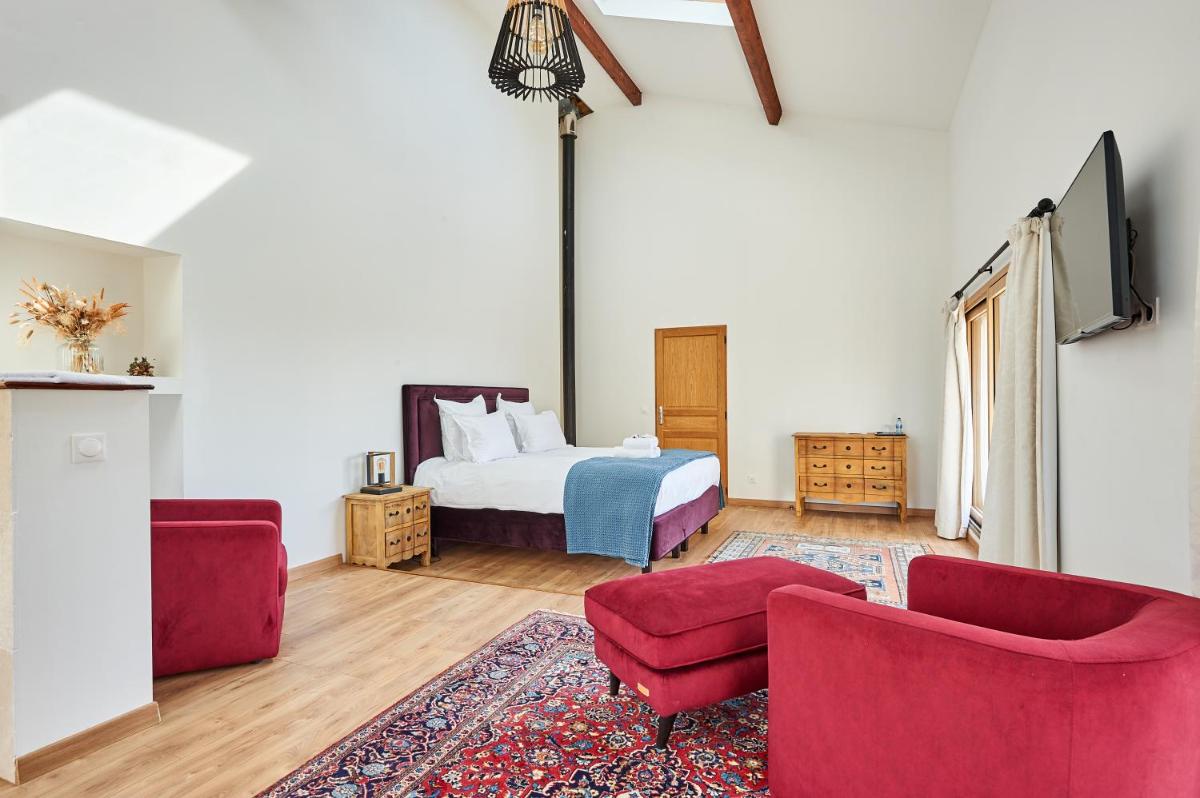 Deluxe King Suite photo 3