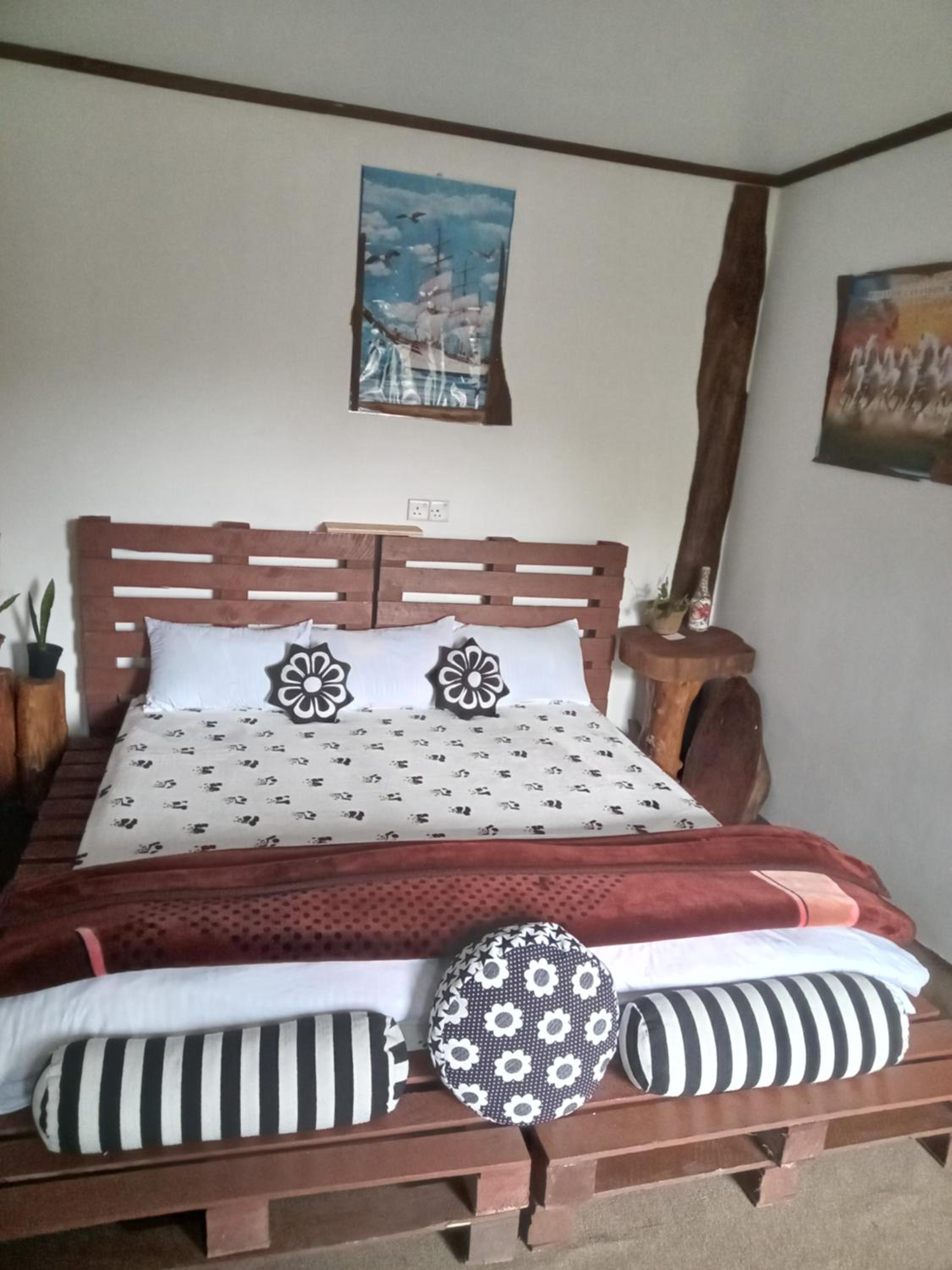 Deluxe Double Room (2 Adults + 1 Child) photo 1