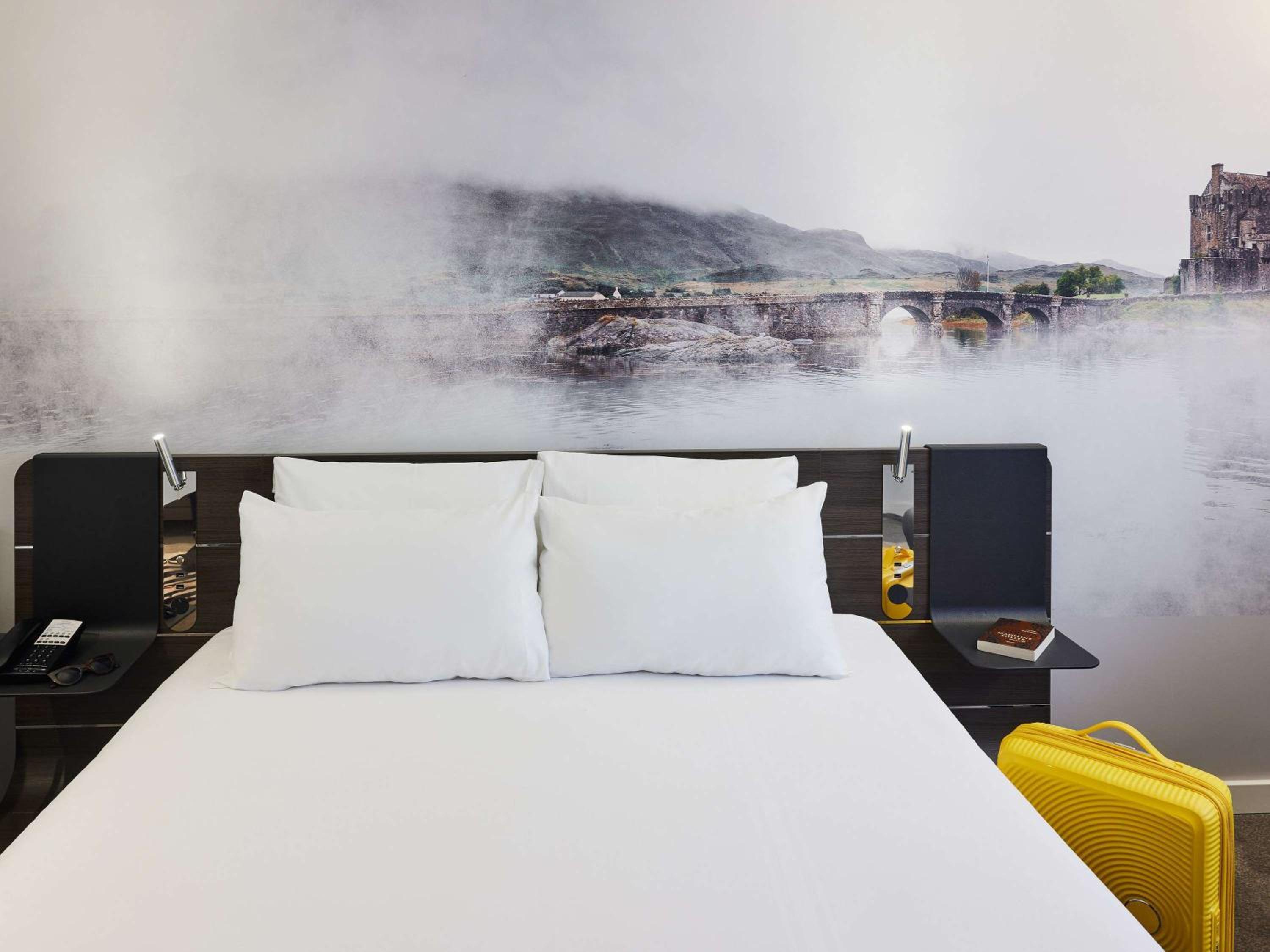 Executive Room with 1 Queen Bed and Sofa - Photo 1
