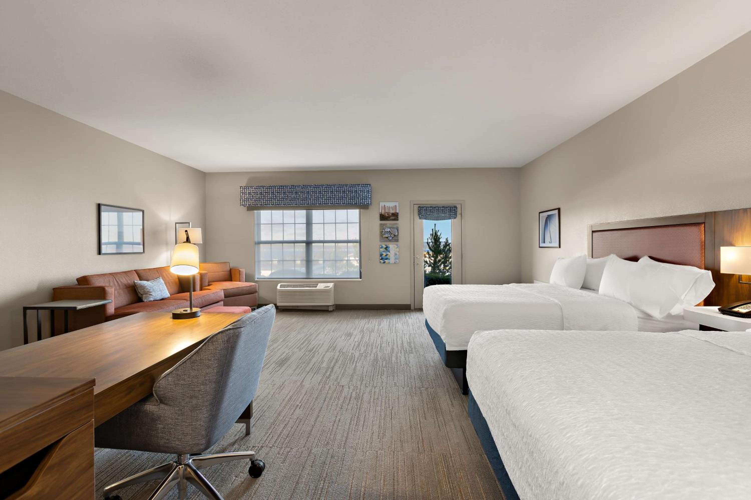 Queen Studio with Two Queen Beds - Non-Smoking - Photo 2