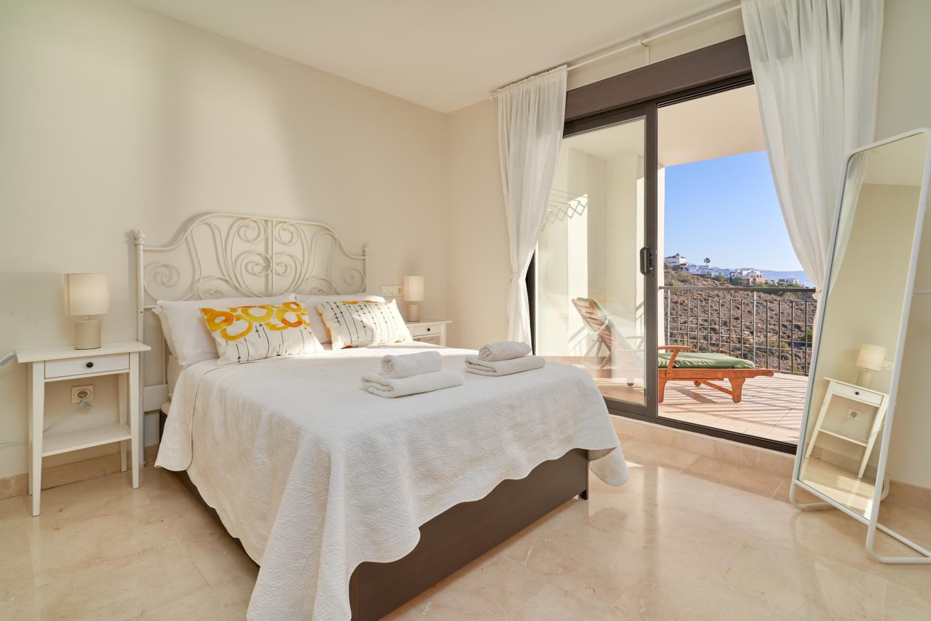 Two-Bedroom Deluxe Apartment with Ocean View photo 2
