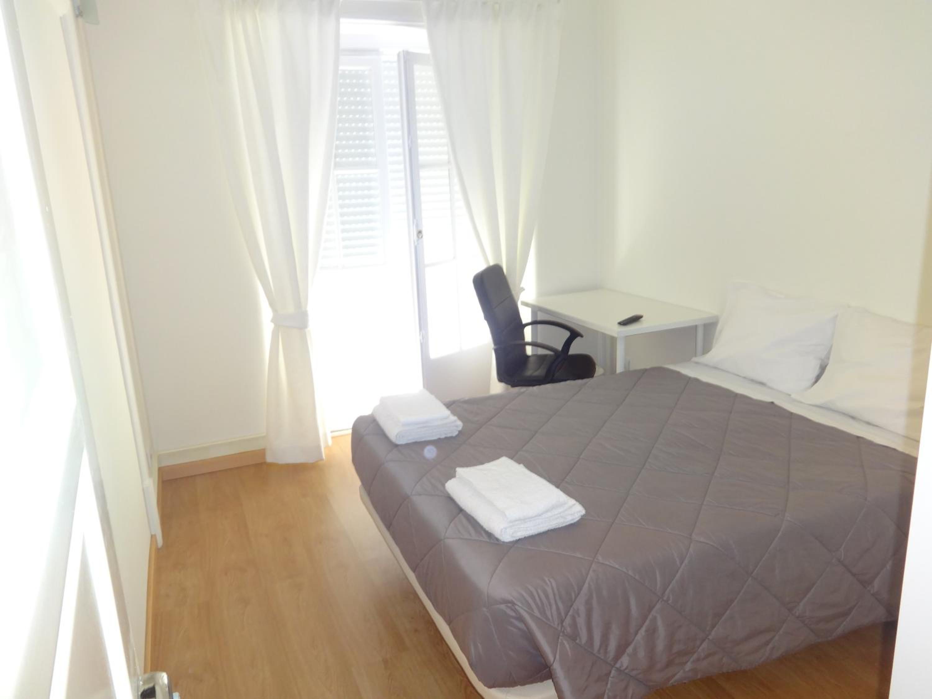 Double Room with Shared Bathroom photo 3