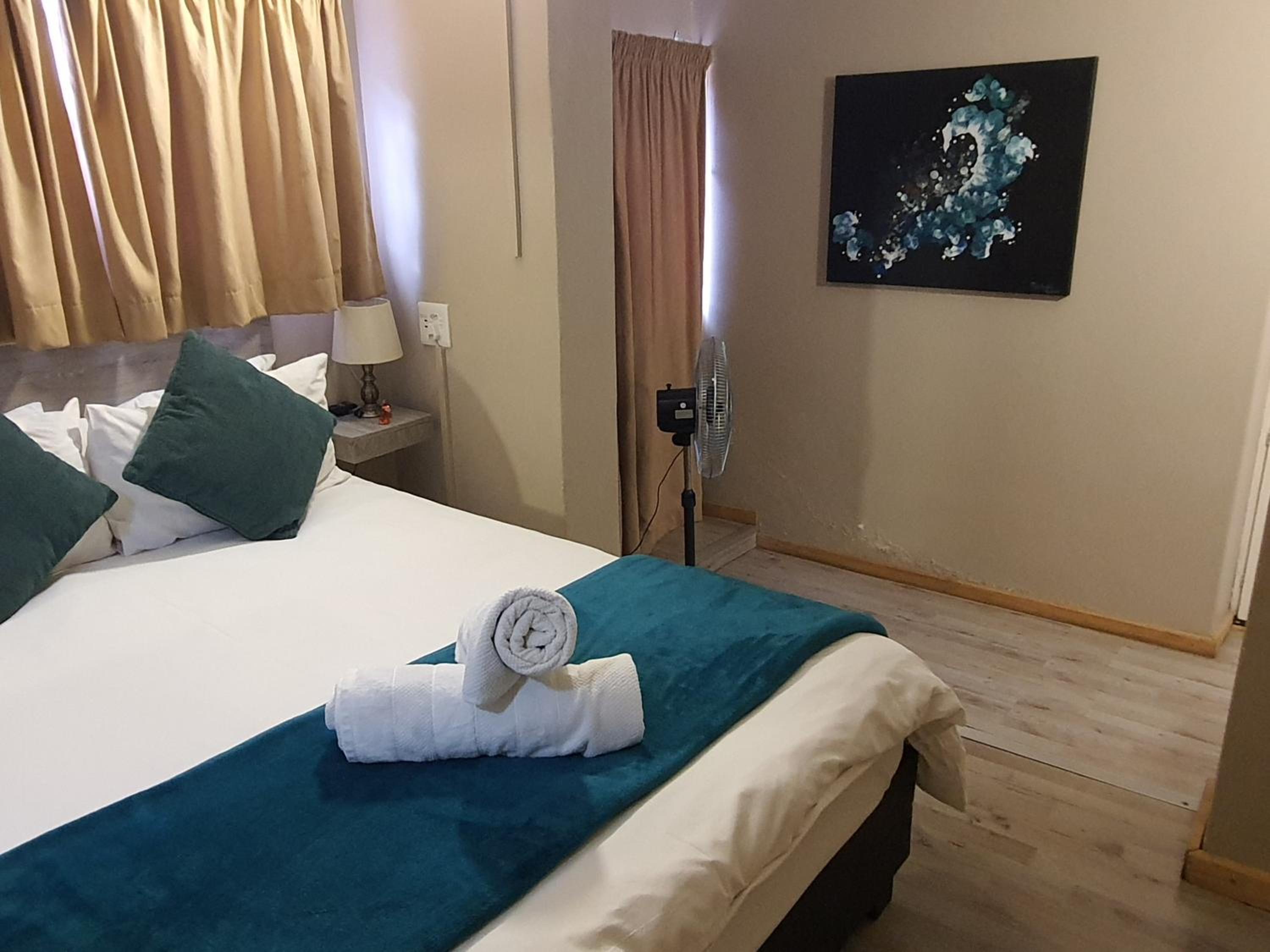Double Room with Patio - Photo 4