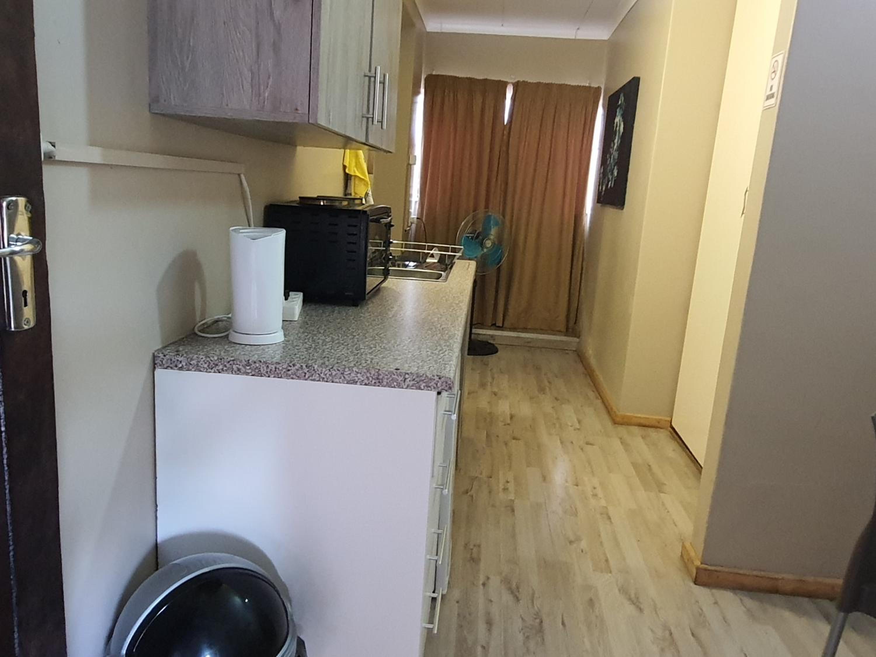 Double Room with Patio - Photo 6