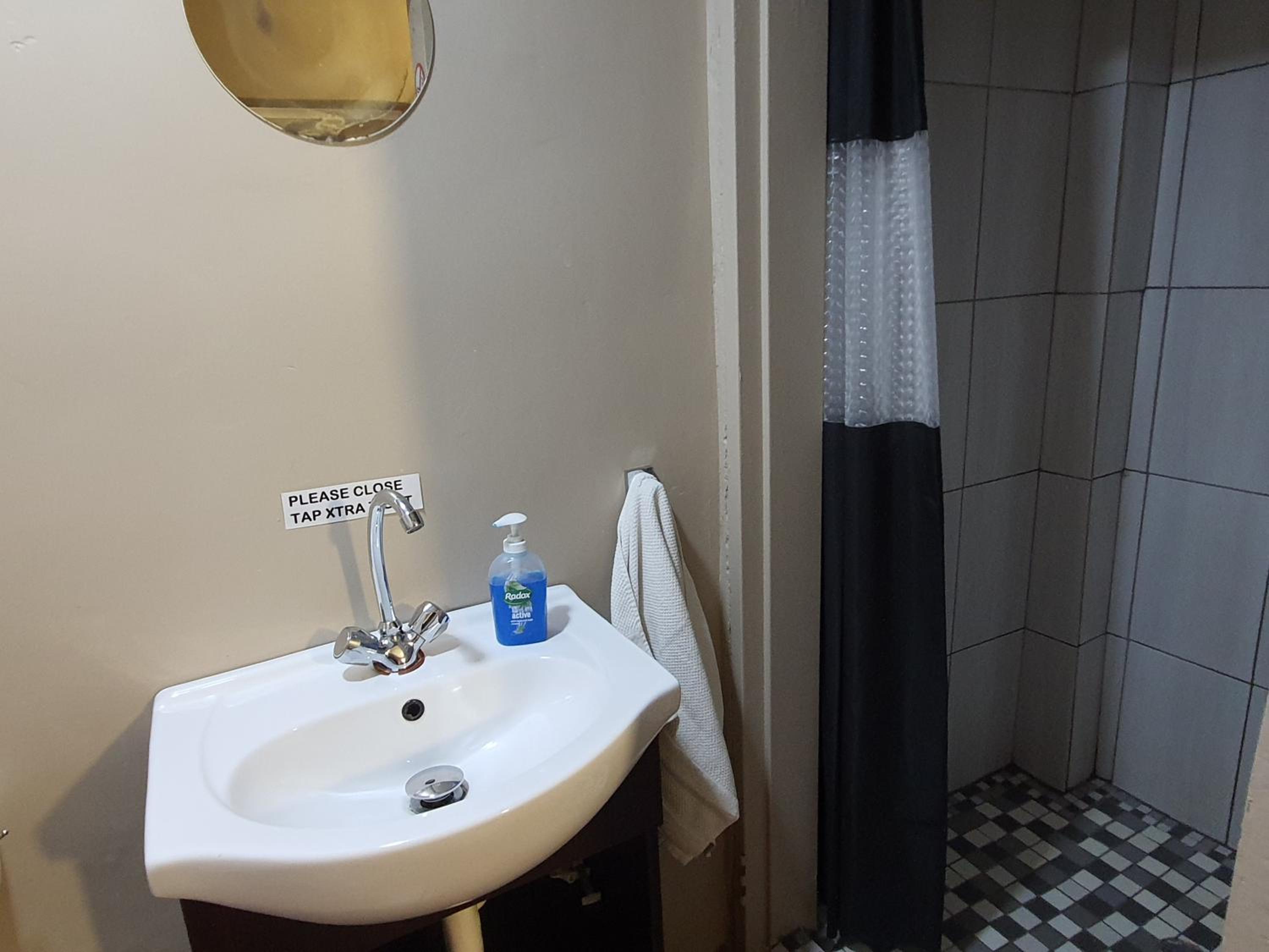 Double Room with Patio - Photo 7