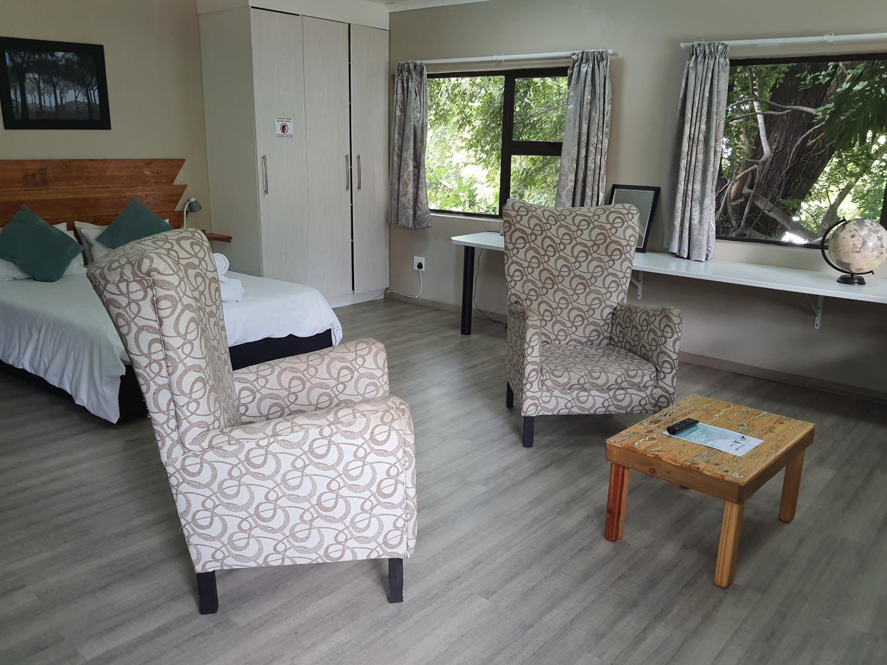 Family Room with Garden View - Photo 1