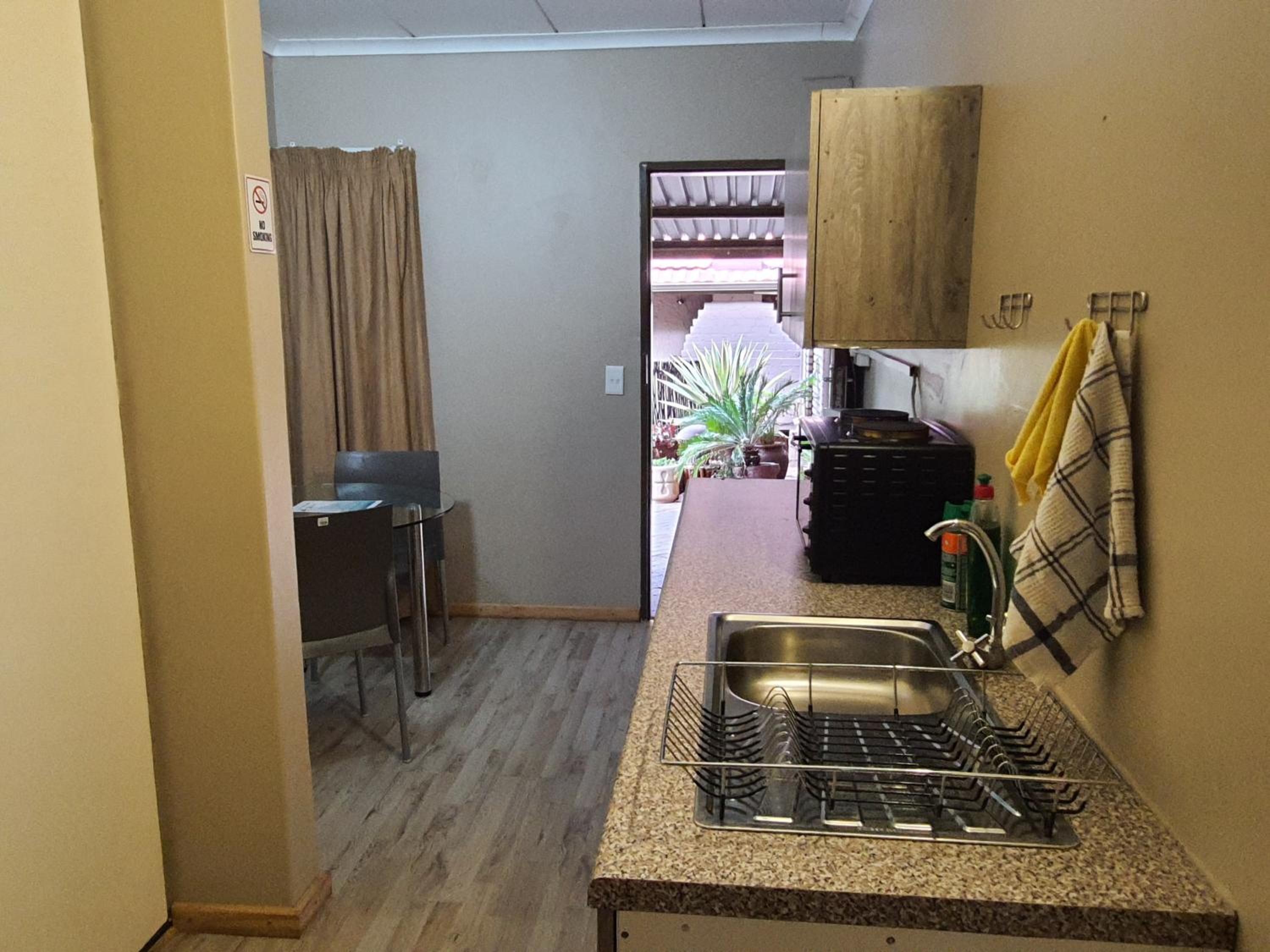 Double Room with Patio - Photo 2