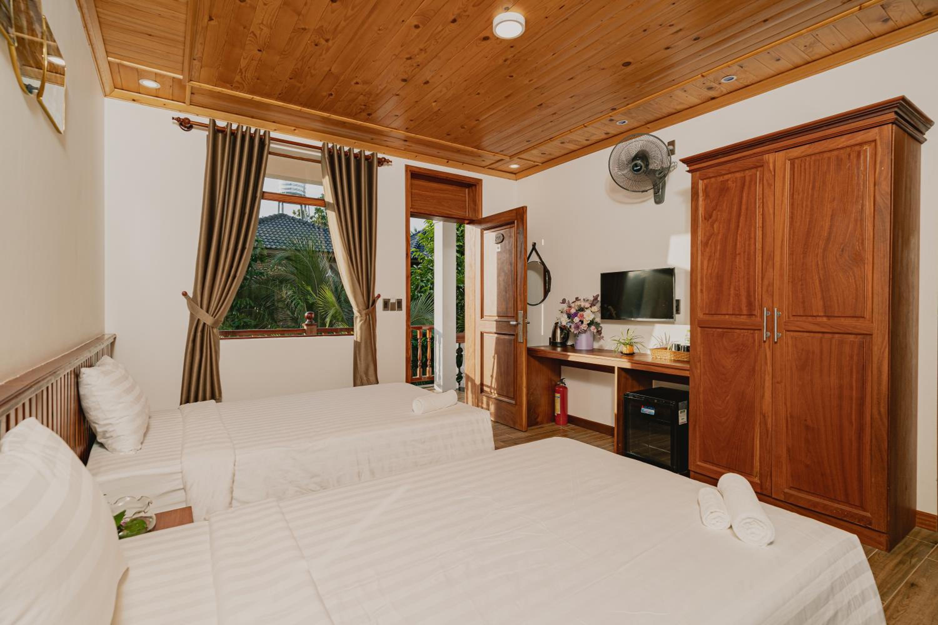 Standard Queen Room - Photo 6