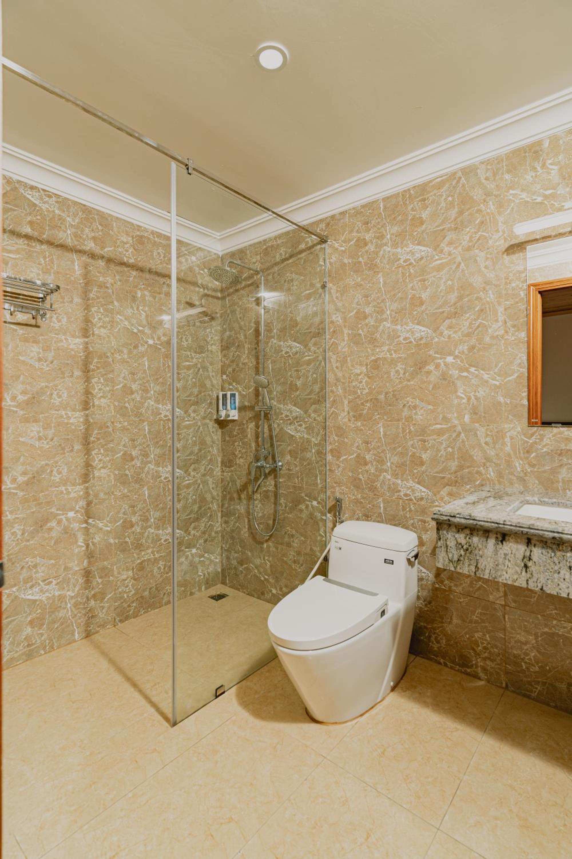 Standard Queen Room - Photo 5