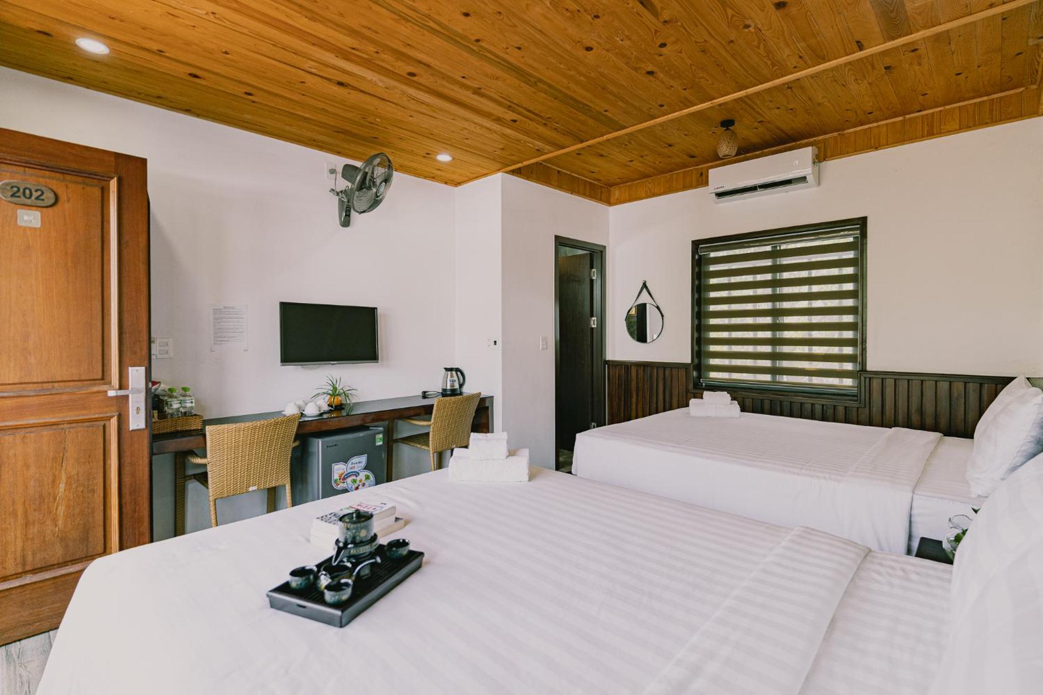 Deluxe Family Suite - Photo 2