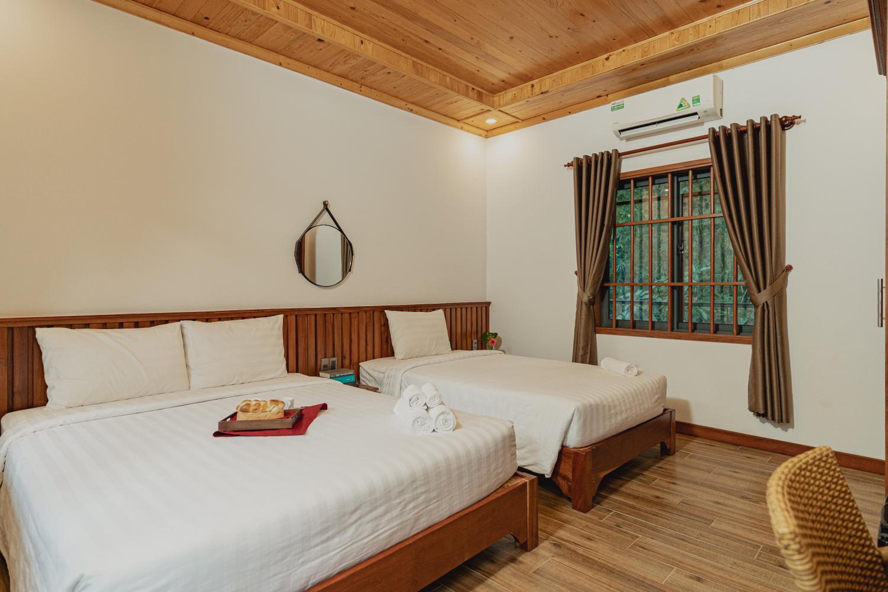 Triple Room with Pool View - Photo 4