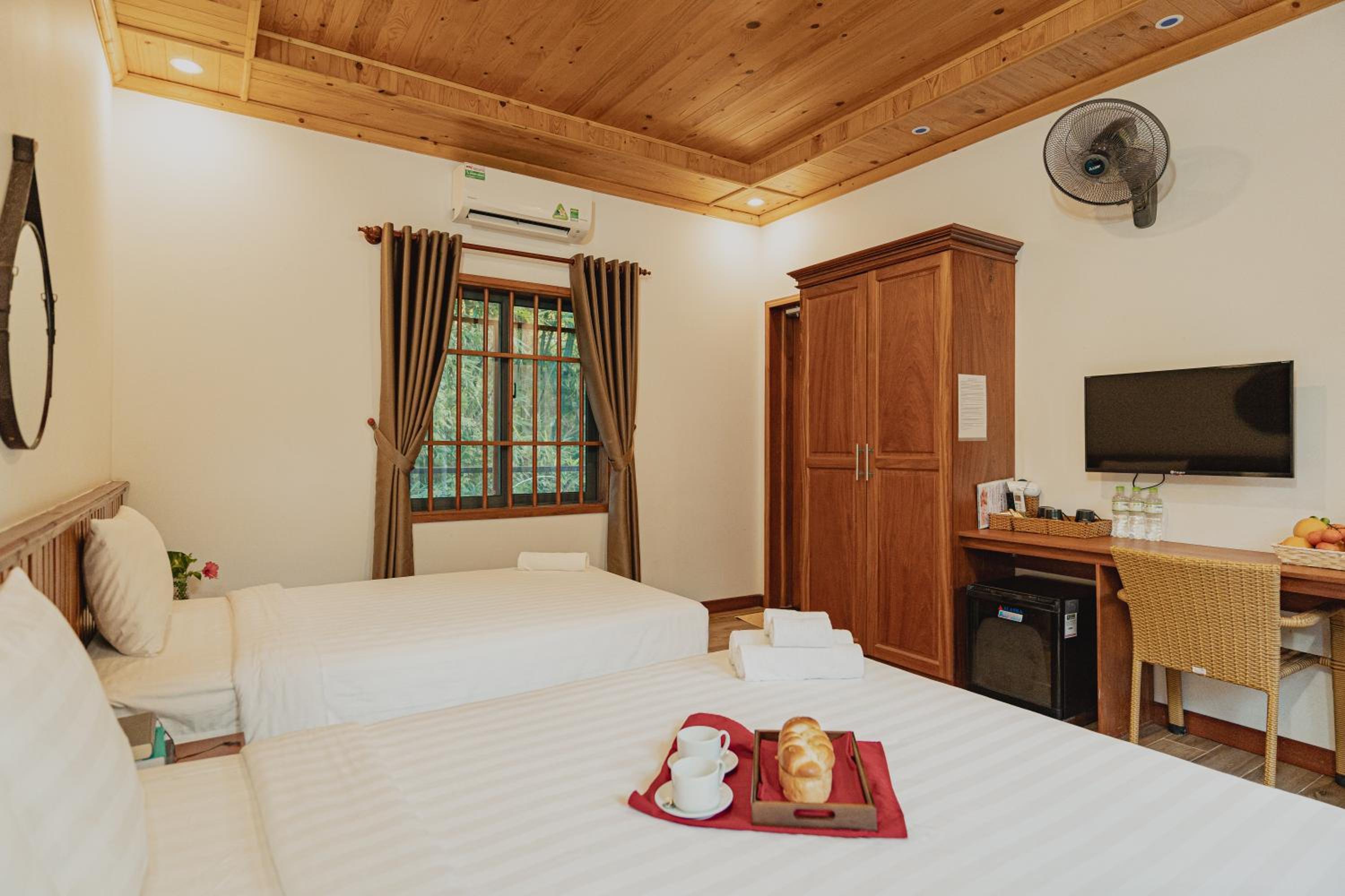 Triple Room with Pool View - Photo 6