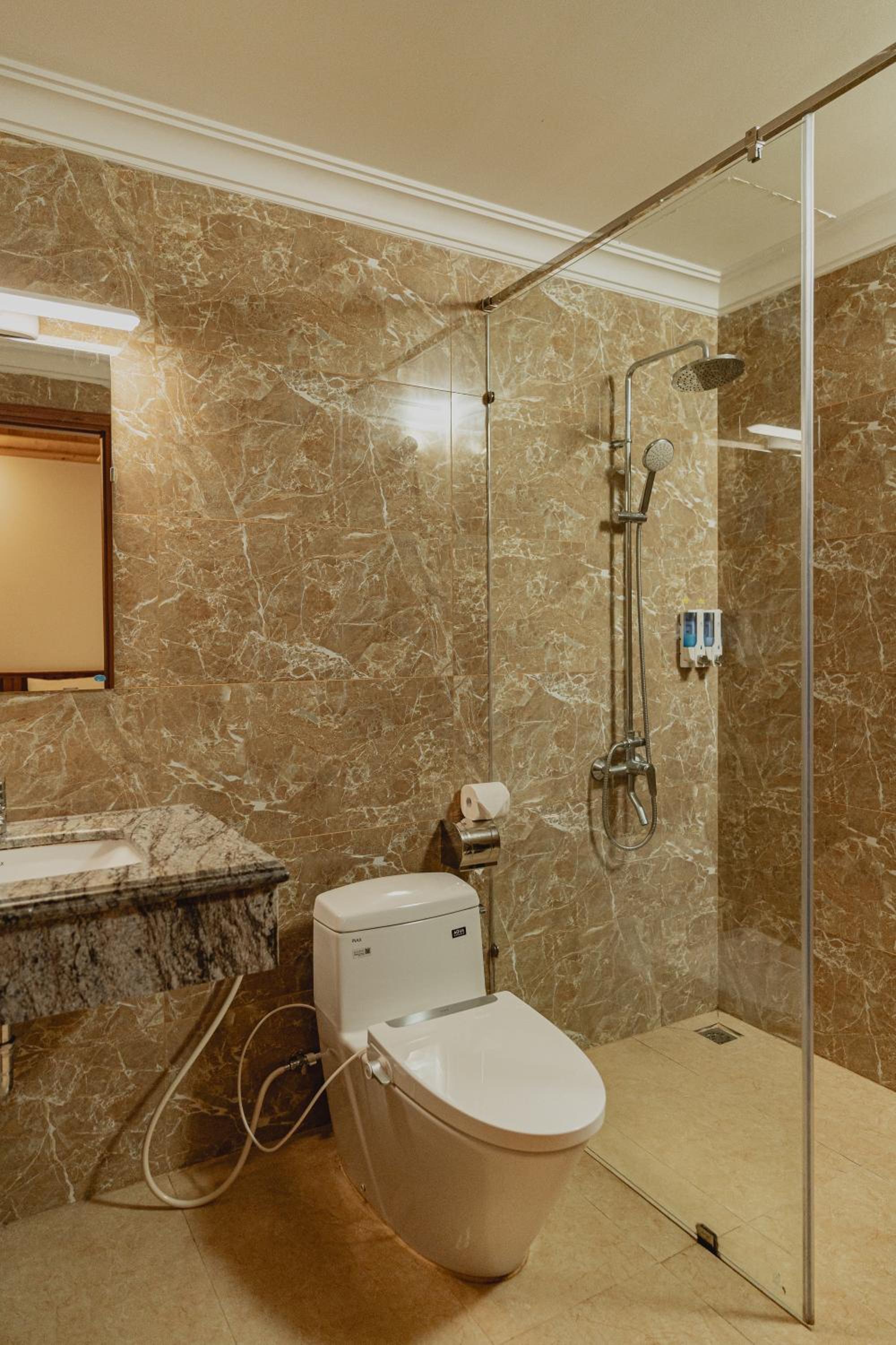 Triple Room with Pool View - Photo 8