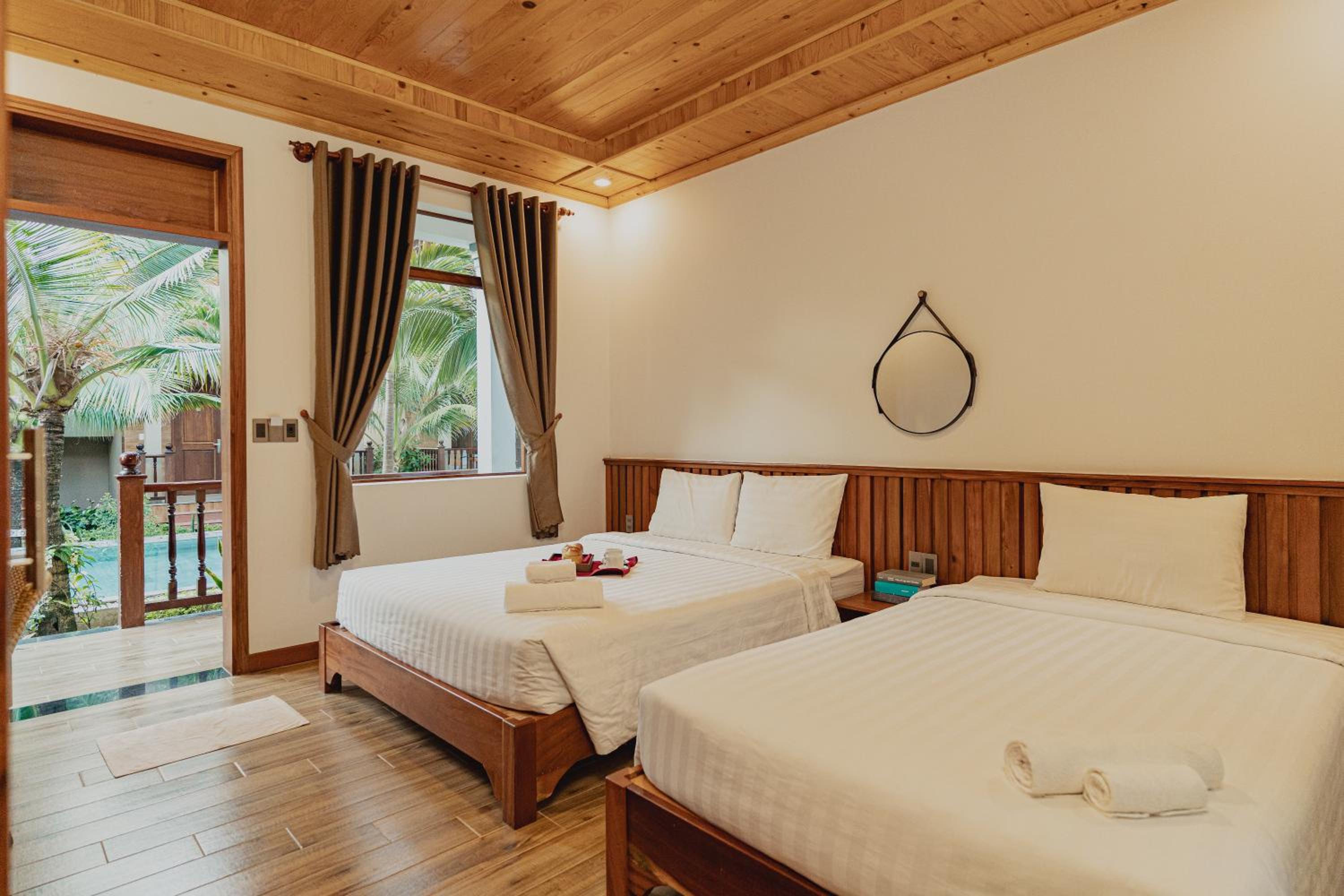Triple Room with Pool View - Photo 1