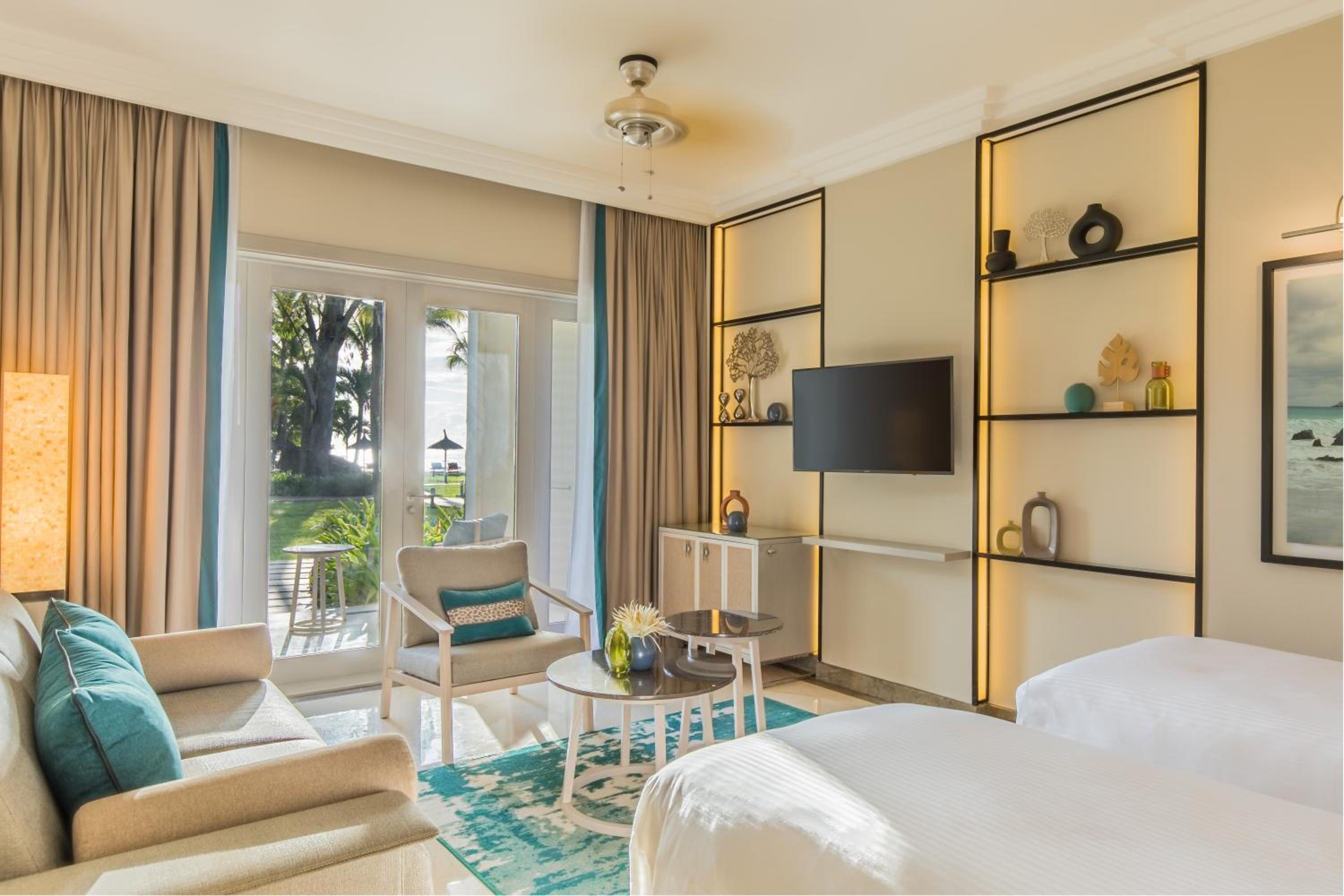 Deluxe Ocean Facing Room Twin bed