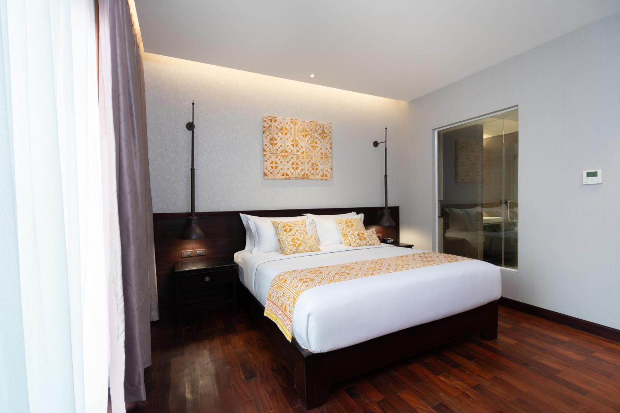 Deluxe Double Room with Balcony - Photo 2