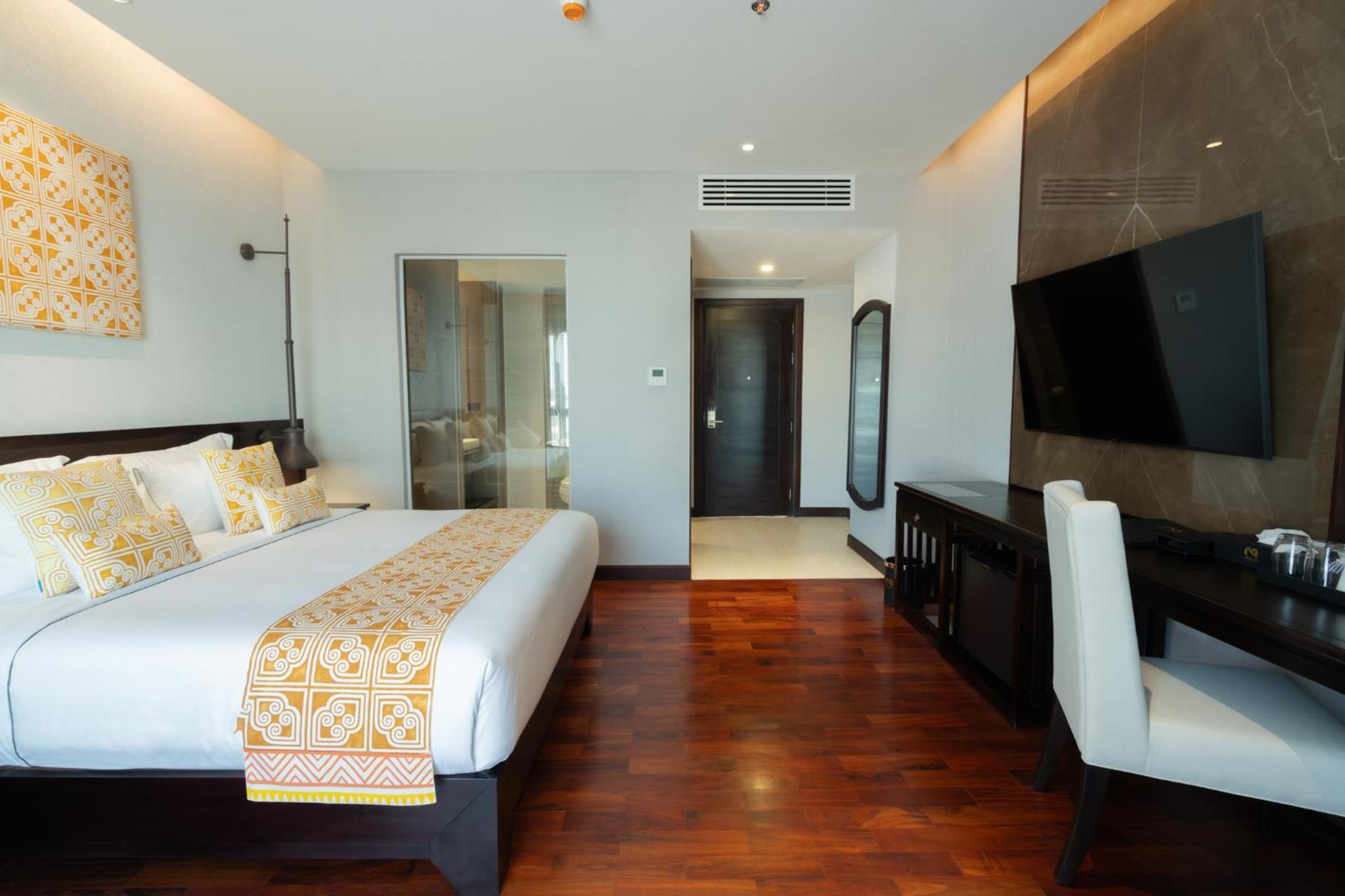 Deluxe Double Room - Photo 13