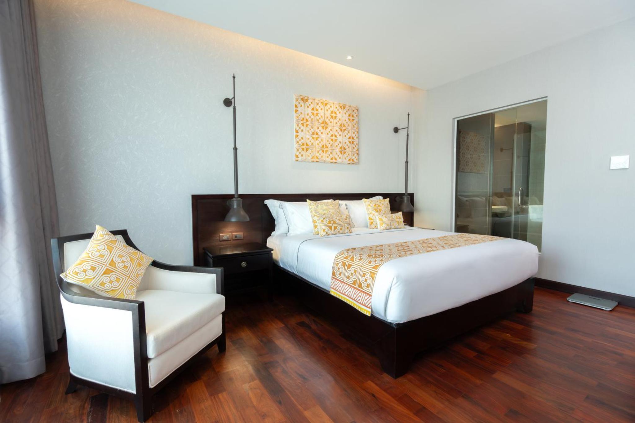 Deluxe Double Room - Photo 11
