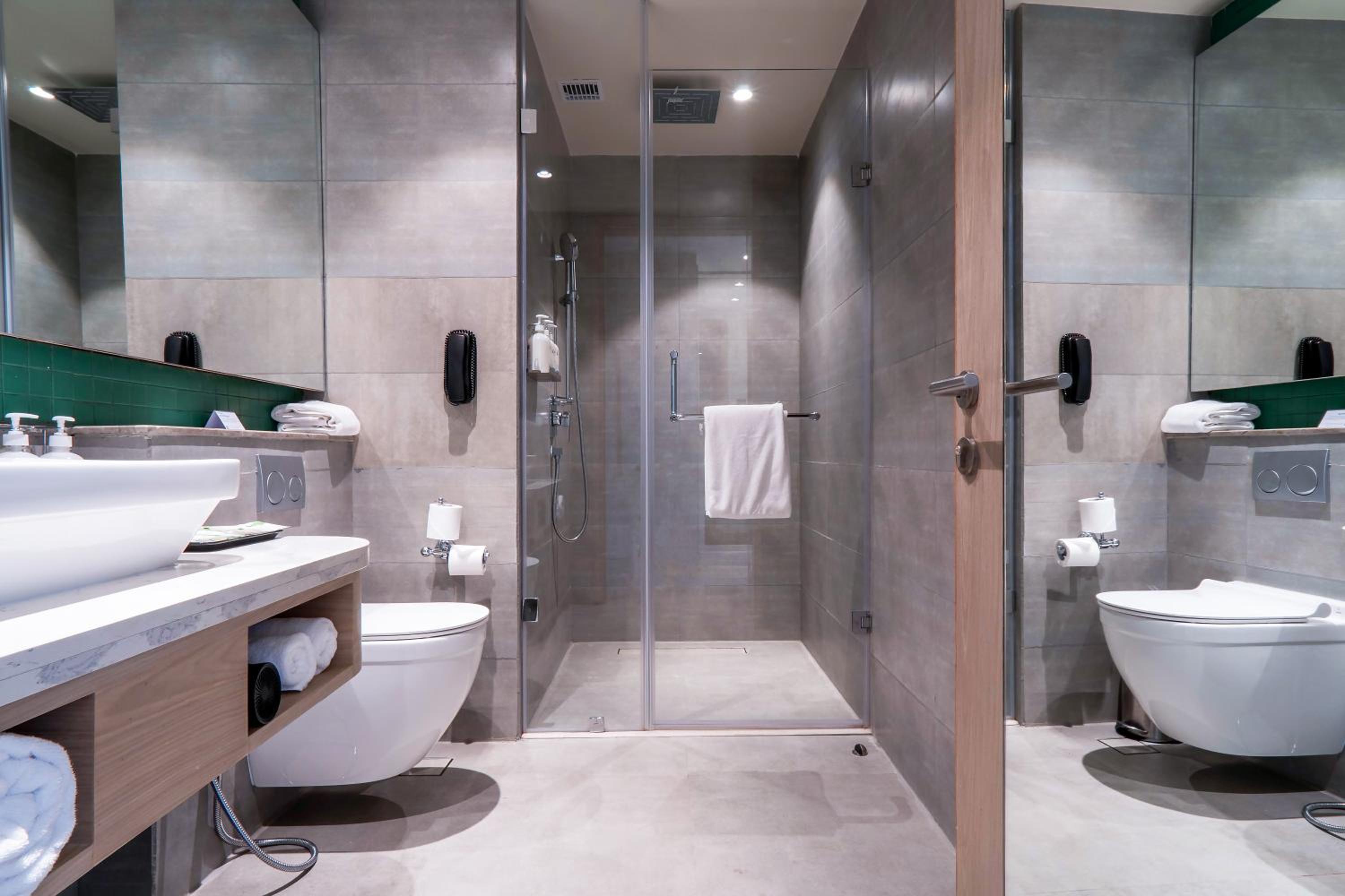 Standard Twin Room - Photo 11