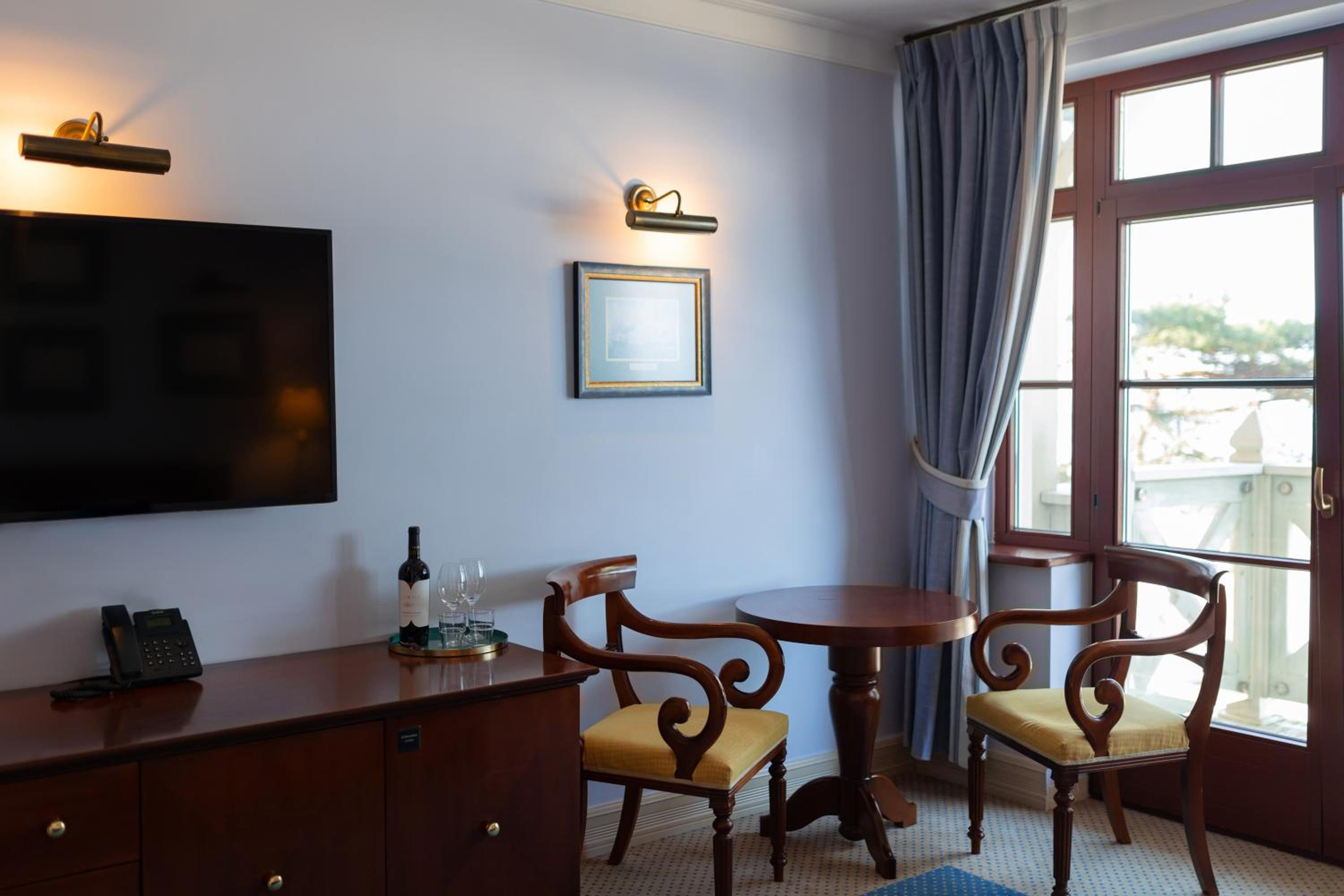 Queen Room with Sea View - Photo 5