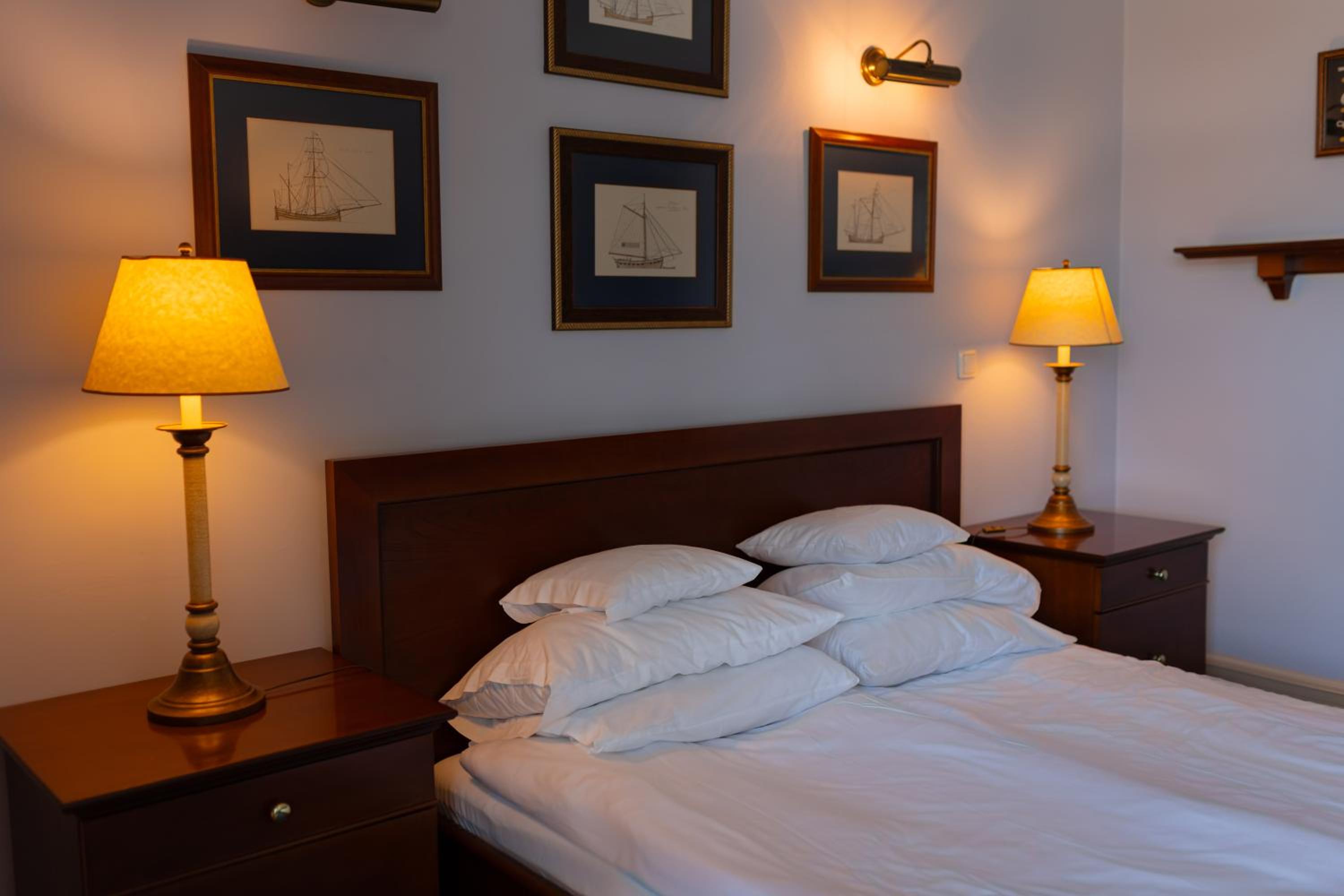 Queen Room with Sea View - Photo 4