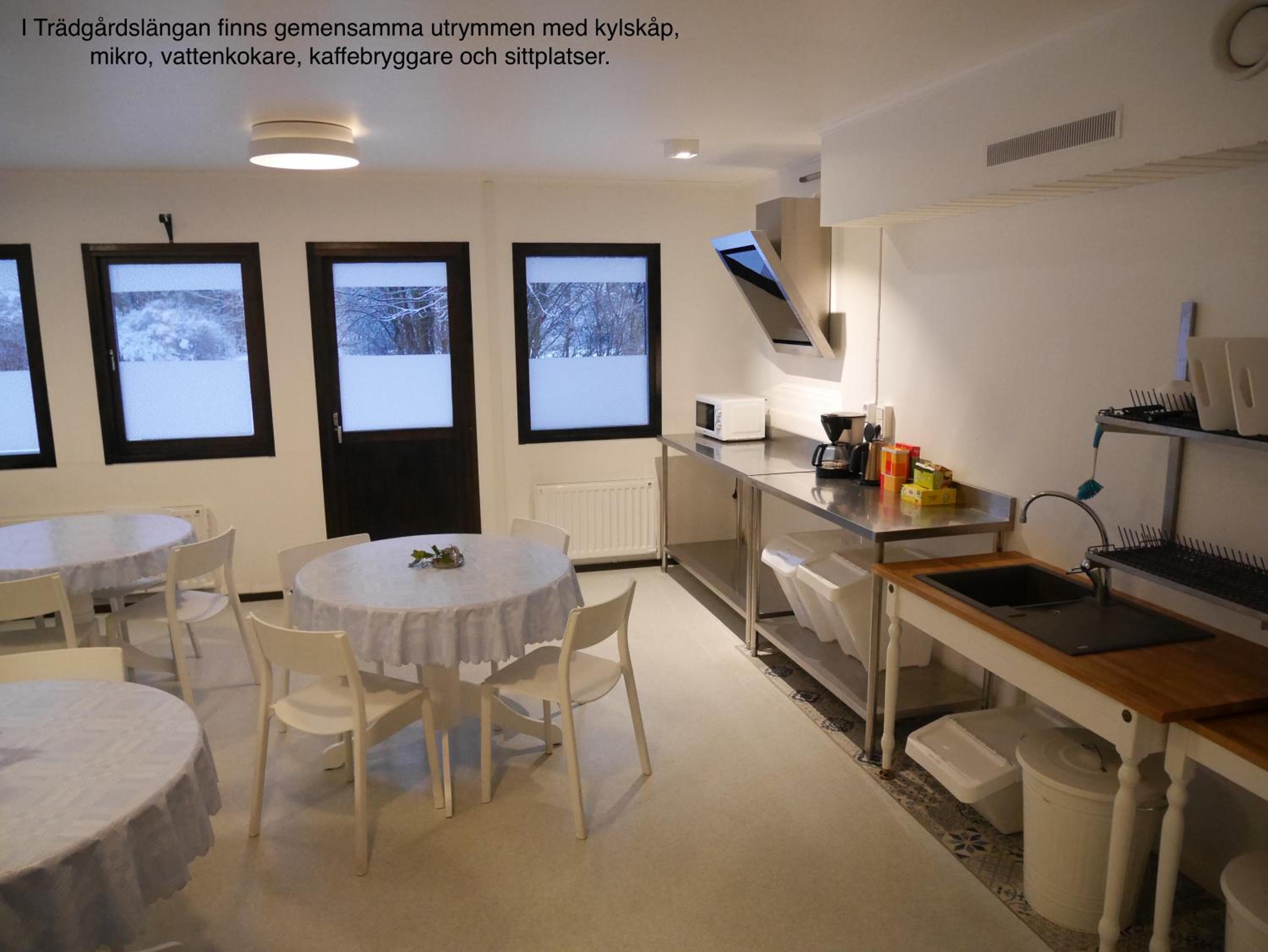 Family Room - Photo 3