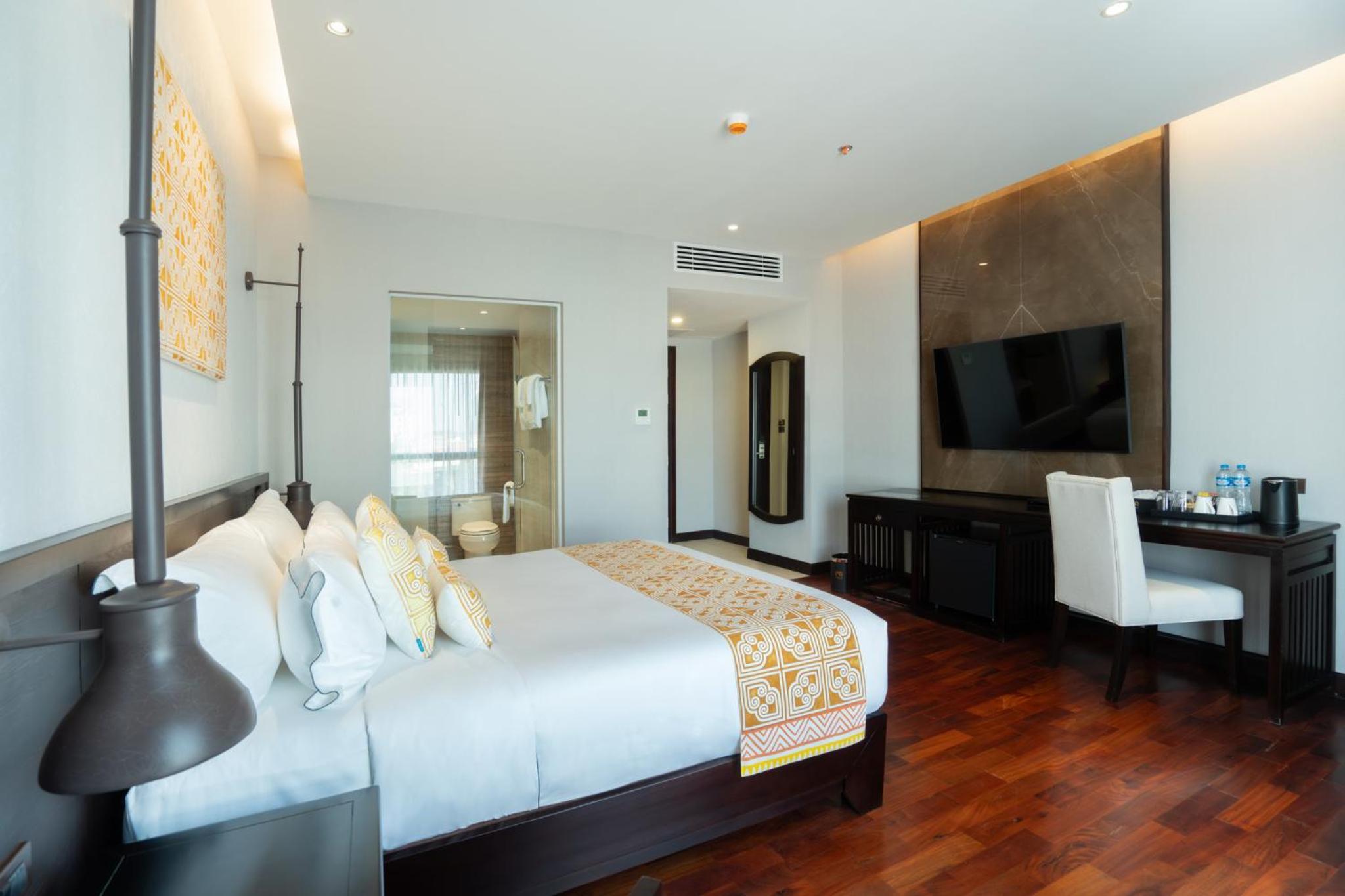 Deluxe Family Room - Photo 9